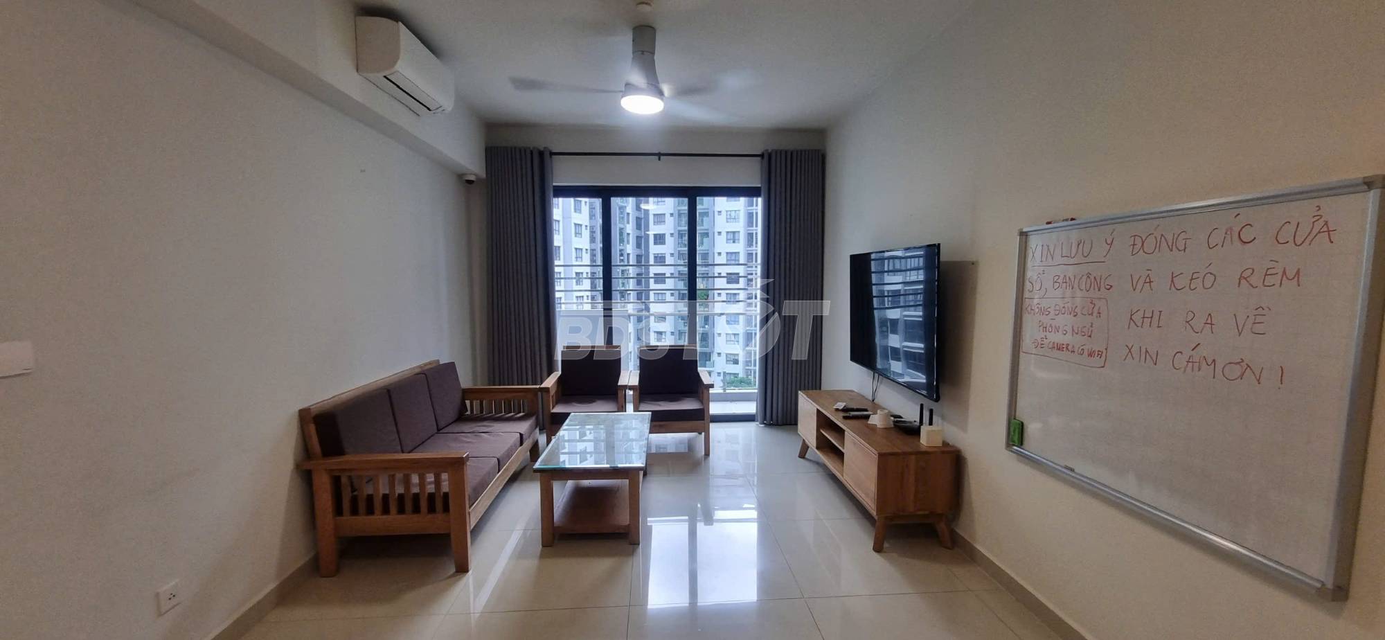 Phòng khách của căn hộ chung cư 2 phòng ngủ, 71m2, nội thất đầy đủ cho thuê tại Celadon City