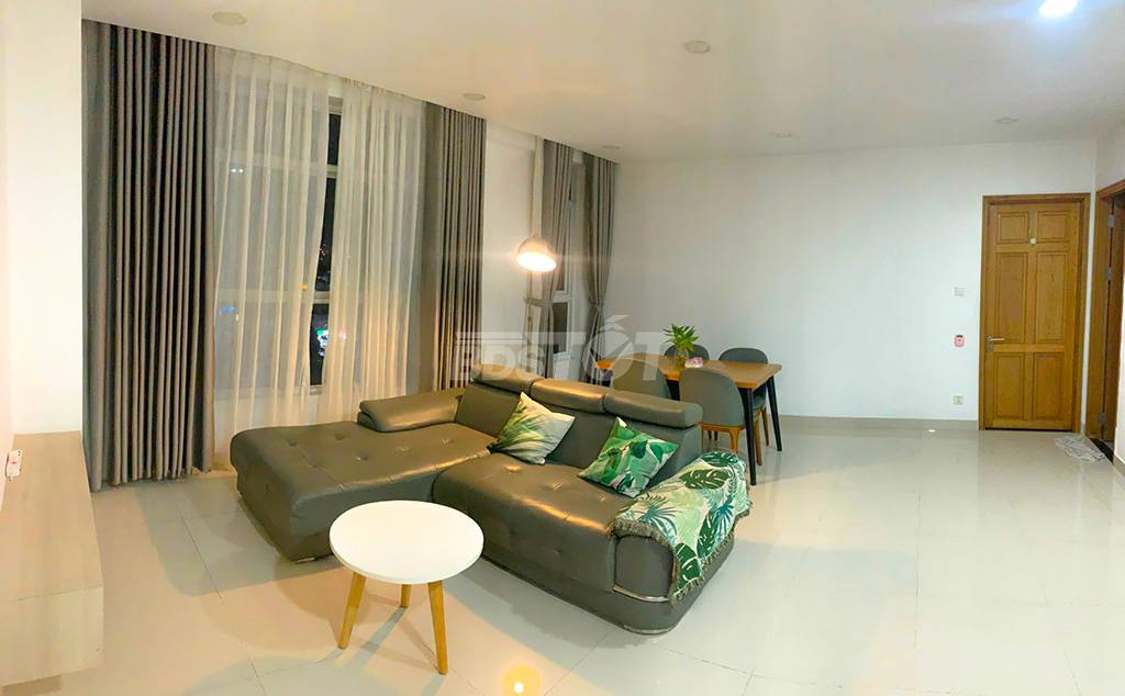 Phòng khách của căn hộ chung cư 2 phòng ngủ, 82m2, nội thất đầy đủ bán tại Valeo Đầm Sen