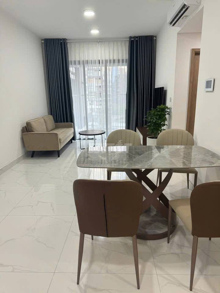 Phòng khách của căn hộ chung cư 2 phòng ngủ, 85m2, nội thất đầy đủ cho thuê tại Celadon City