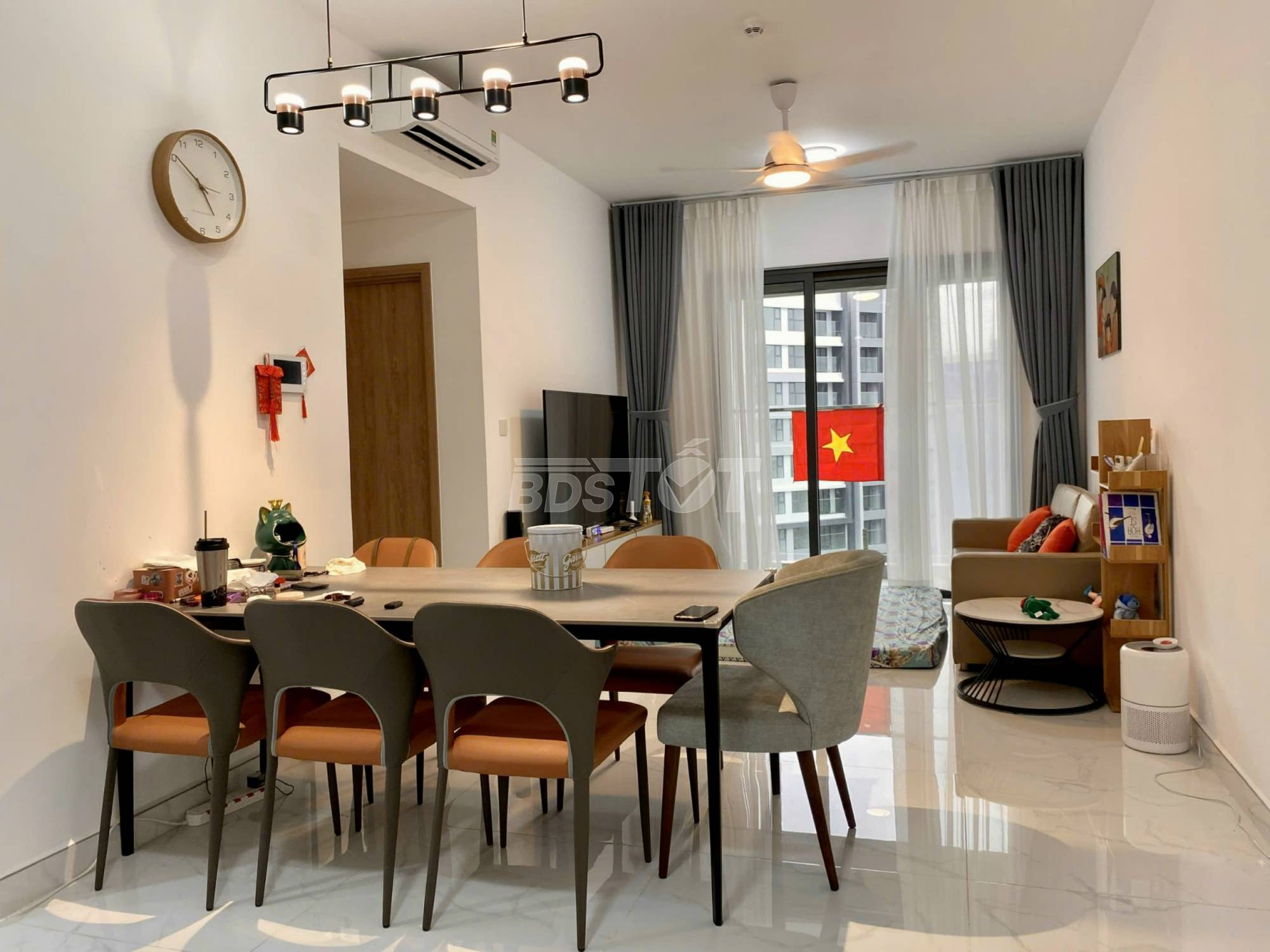 Phòng khách của căn hộ chung cư 2 phòng ngủ, 85m2, nội thất đầy đủ cho thuê tại Celadon City