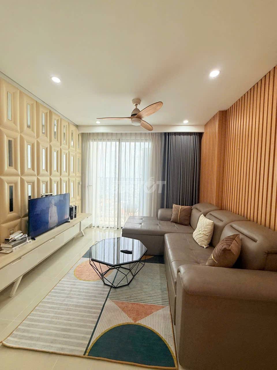 Phòng khách của căn hộ chung cư 2 phòng ngủ, 85m2, nội thất đầy đủ cho thuê tại Celadon City