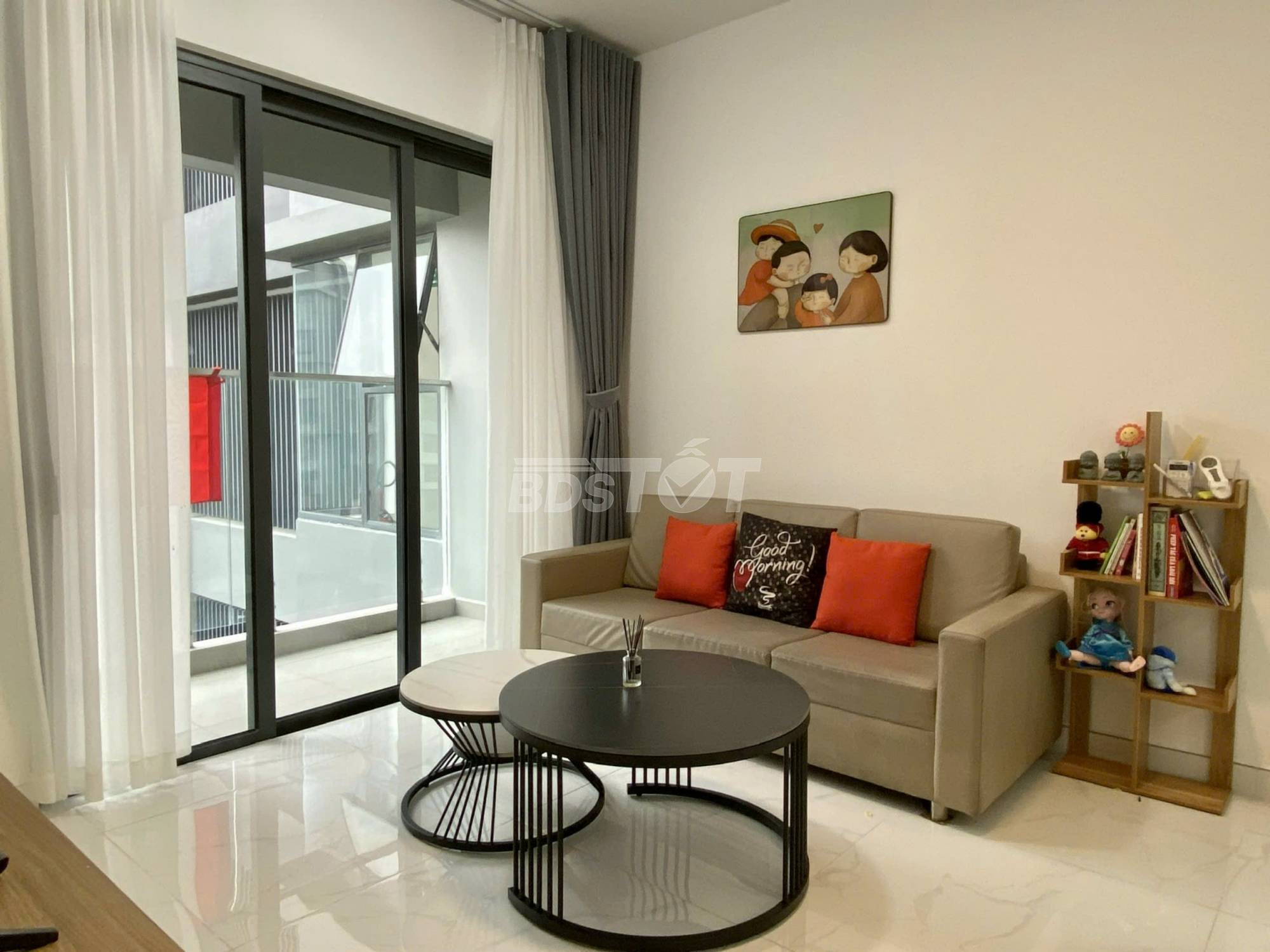 Phòng khách của căn hộ chung cư 2 phòng ngủ, 85m2, nội thất đầy đủ cho thuê tại Celadon City