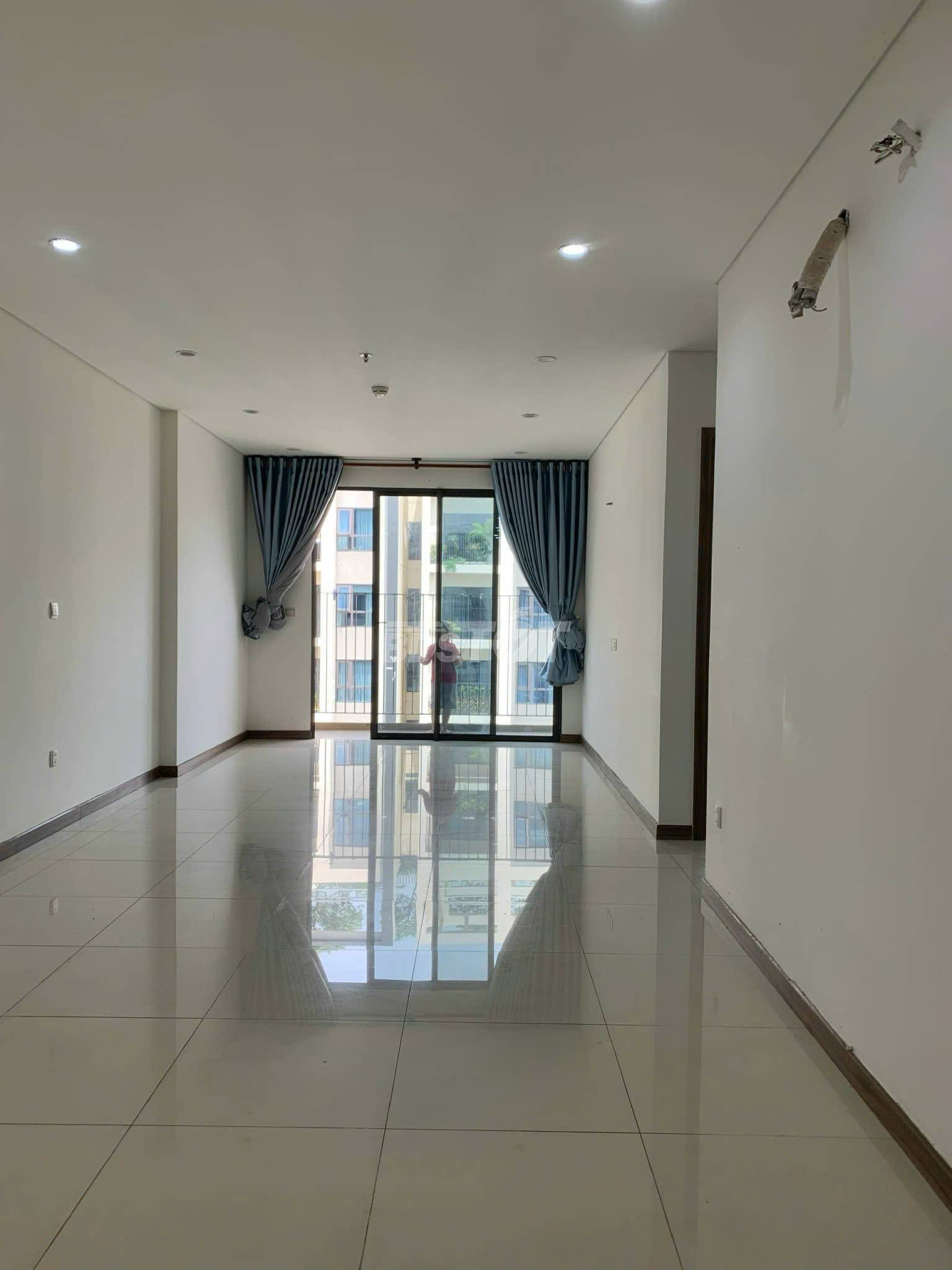 Phòng khách của căn hộ chung cư 2 phòng ngủ, 86m2, nội thất cơ bản cho thuê tại Hà Đô Centrosa Garden