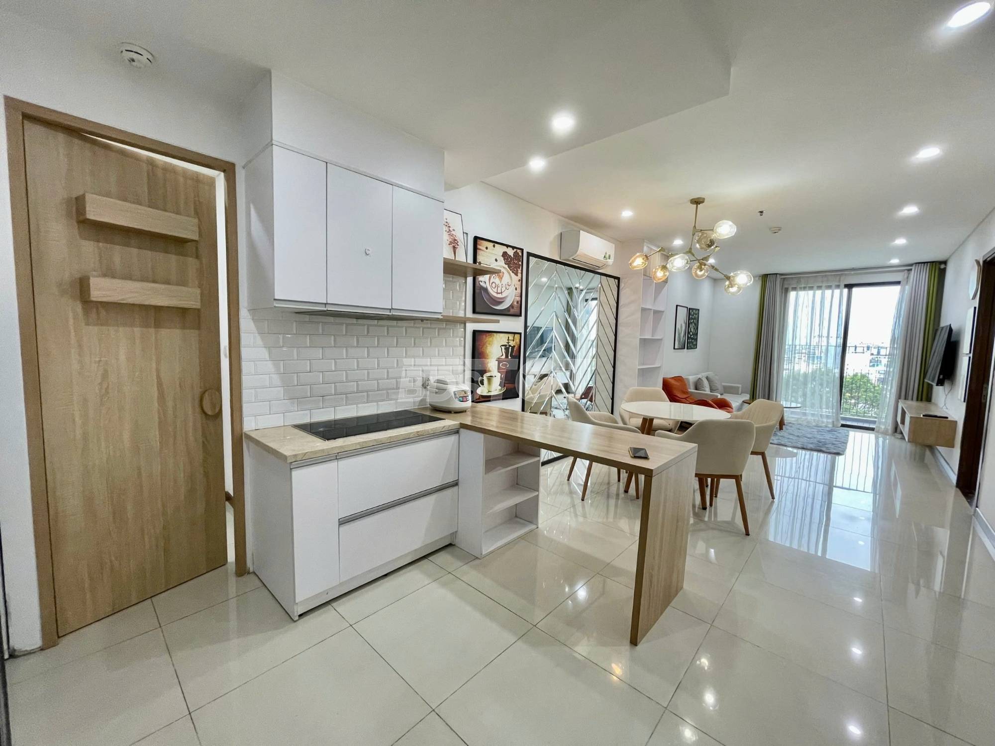 Phòng khách của căn hộ chung cư 2 phòng ngủ, 86m2, nội thất đầy đủ cho thuê tại Hà Đô Centrosa Garden