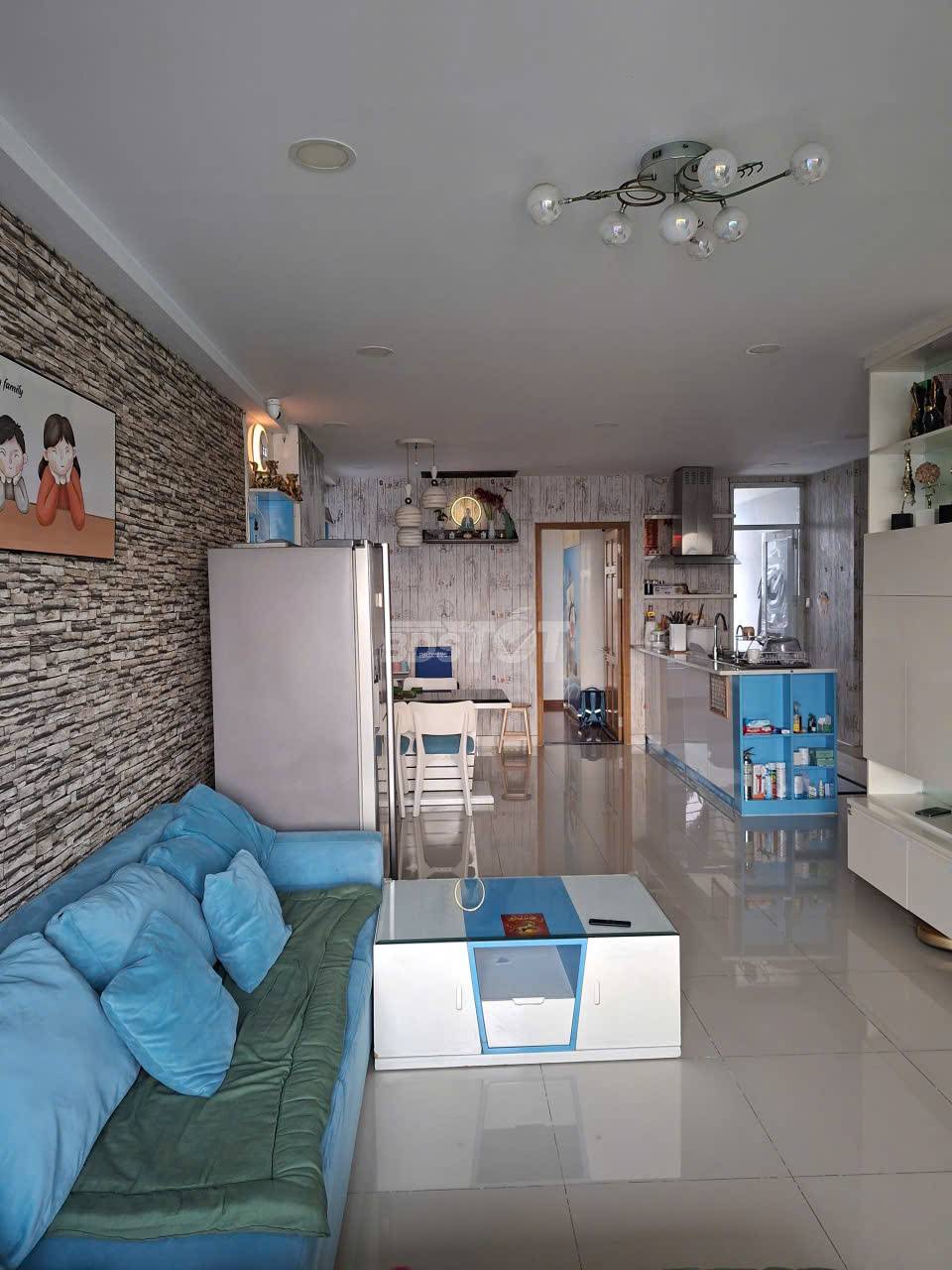 Phòng khách của căn hộ chung cư 2 phòng ngủ, 94m2, nội thất đầy đủ bán tại Valeo Đầm Sen