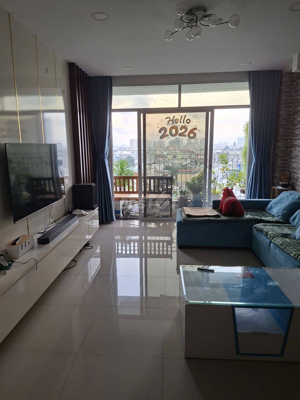 Phòng khách của căn hộ chung cư 2 phòng ngủ, 94m2, nội thất đầy đủ bán tại Valeo Đầm Sen