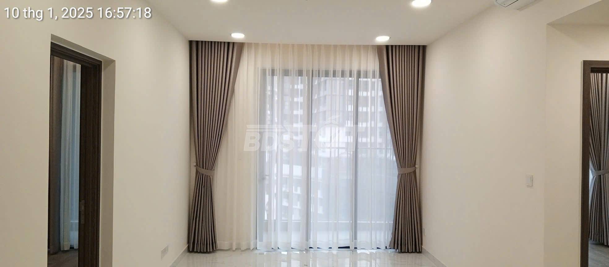 Phòng khách của căn hộ chung cư 2 phòng ngủ, 96m2, bán tại Celadon City