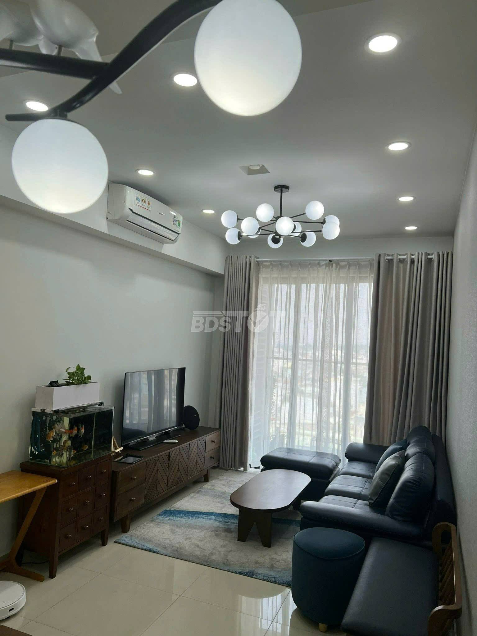 Phòng khách của căn hộ chung cư 3 phòng ngủ, 104m2, nội thất đầy đủ cho thuê tại Celadon City