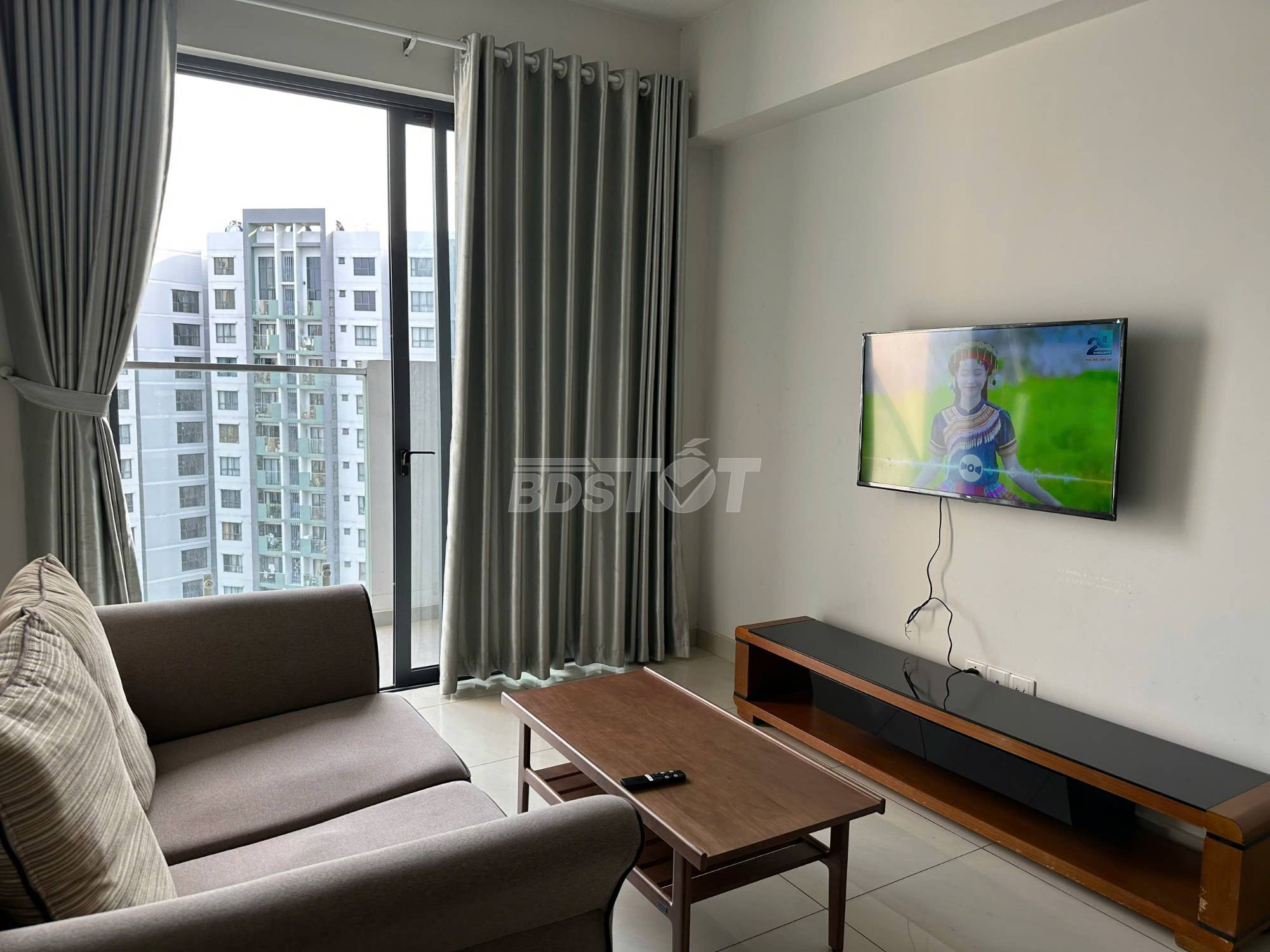 Phòng khách của căn hộ chung cư 3 phòng ngủ, 108m2, nội thất đầy đủ cho thuê tại Celadon City