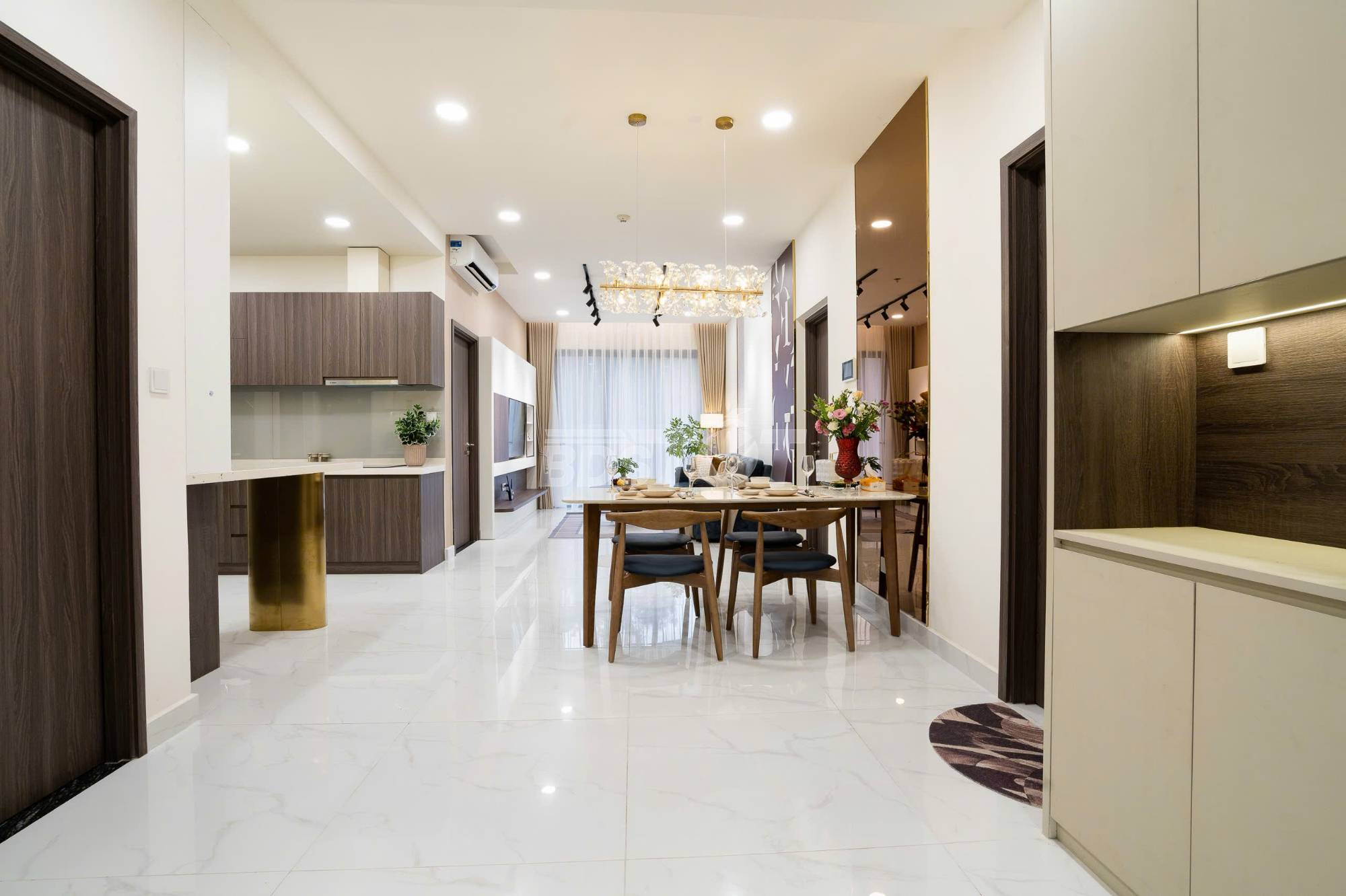 Phòng khách của căn hộ chung cư 3 phòng ngủ, 121m2, nội thất đầy đủ cho thuê tại Celadon City