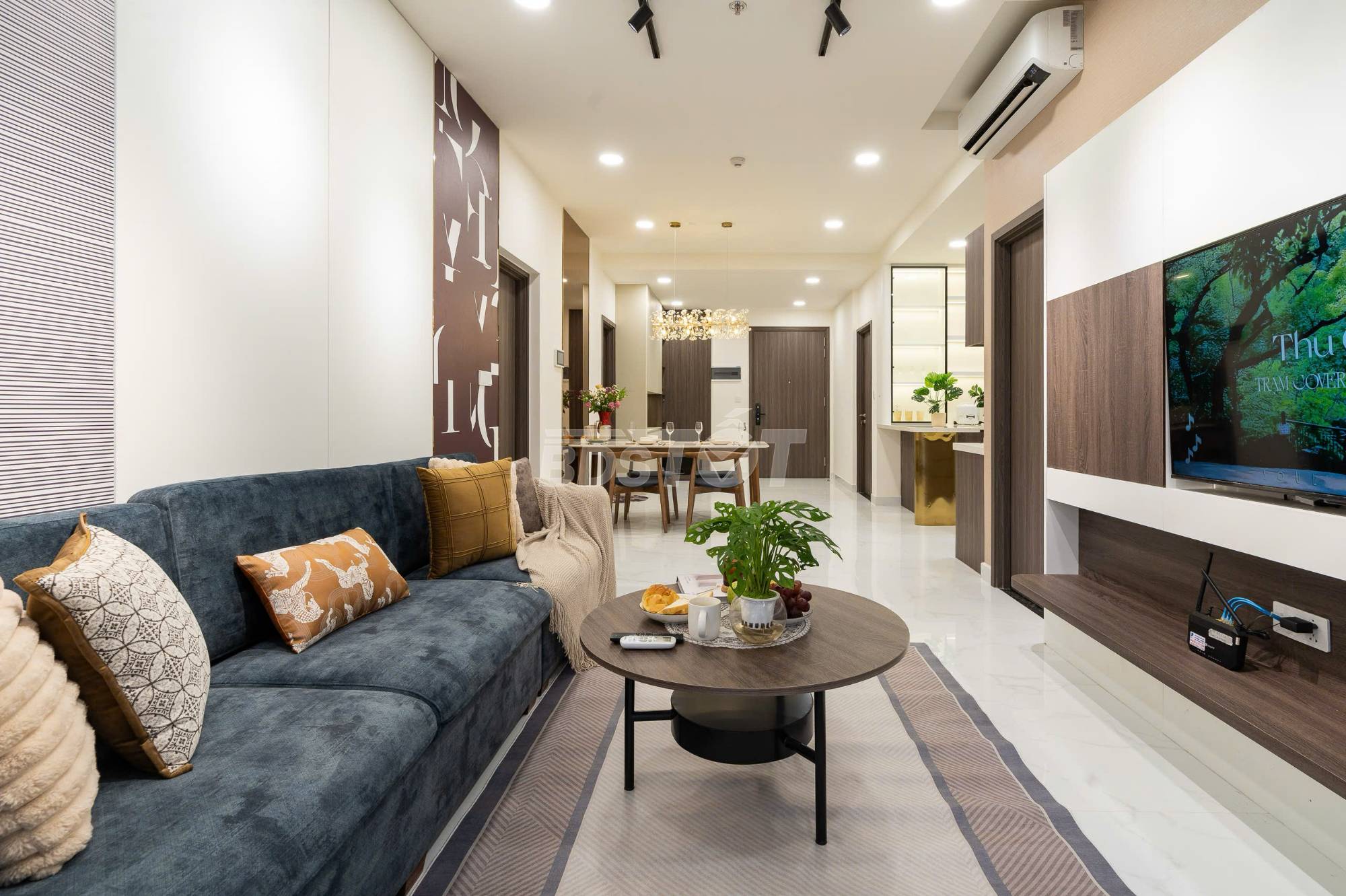 Phòng khách của căn hộ chung cư 3 phòng ngủ, 121m2, nội thất đầy đủ cho thuê tại Celadon City