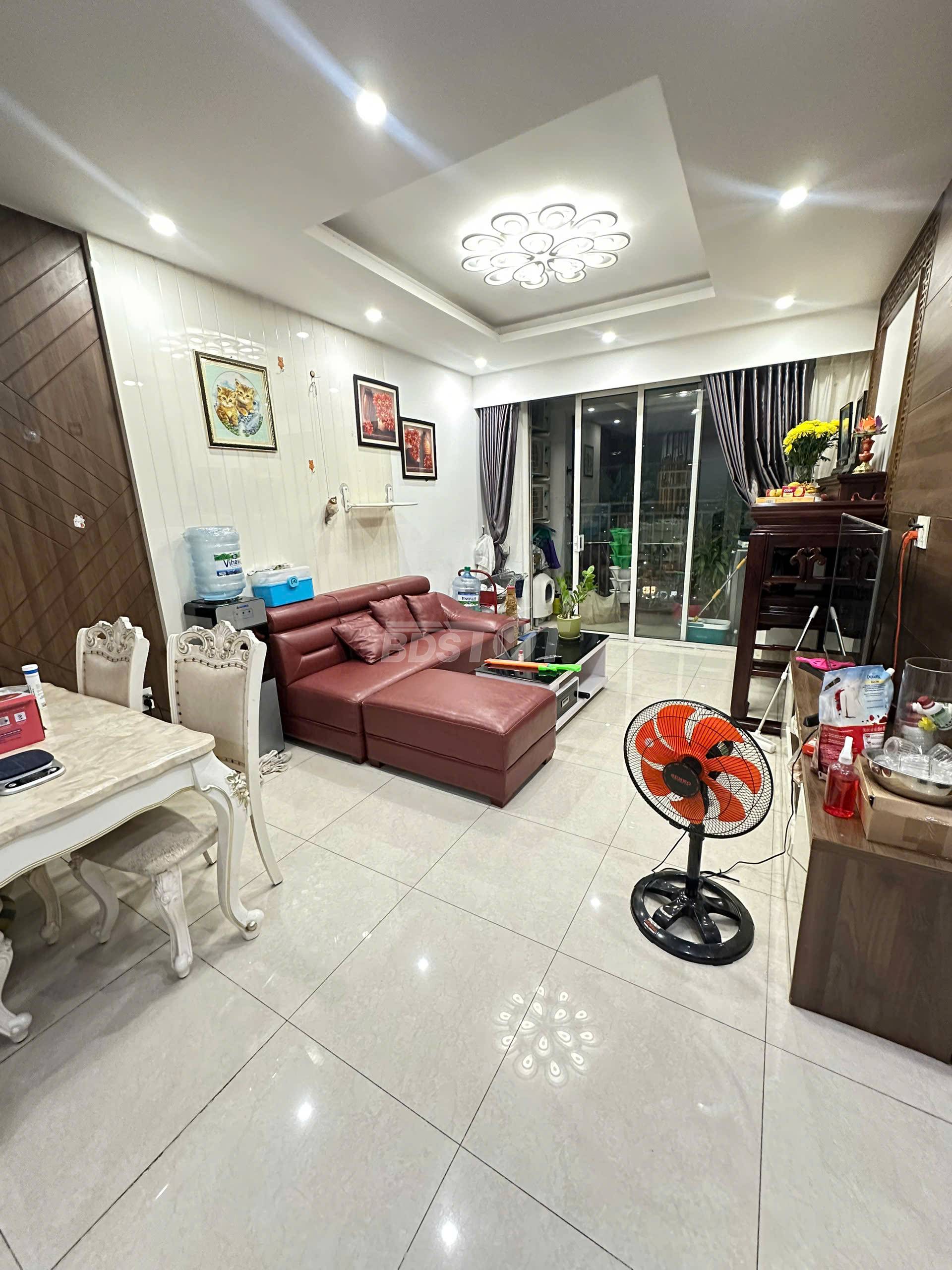 Phòng khách của căn hộ chung cư 3 phòng ngủ, 91m2, bán tại Richstar Residence