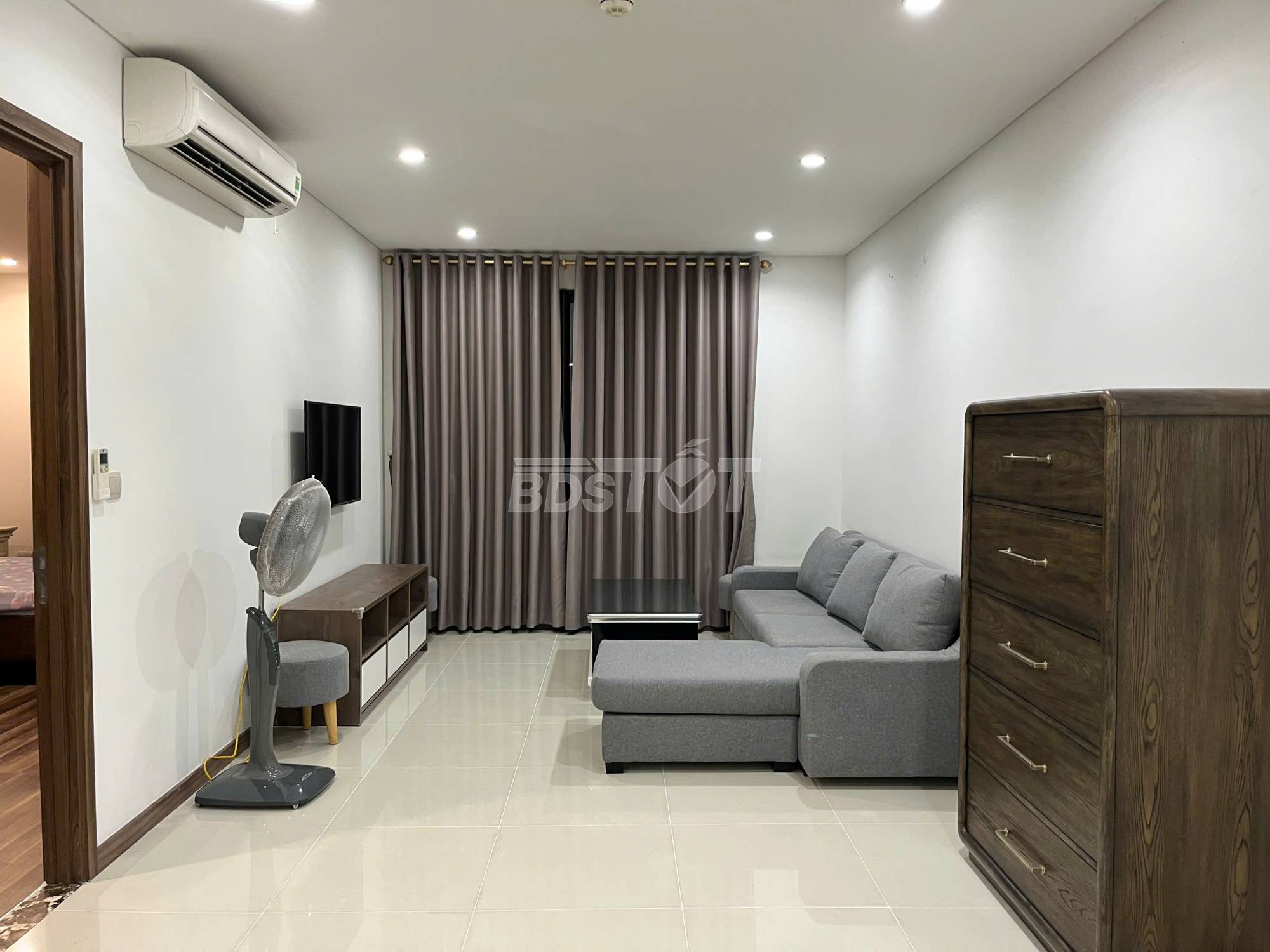 Phòng khách của căn hộ chung cư 2 phòng ngủ, 86m2, nội thất đầy đủ cho thuê tại Hà Đô Centrosa Garden