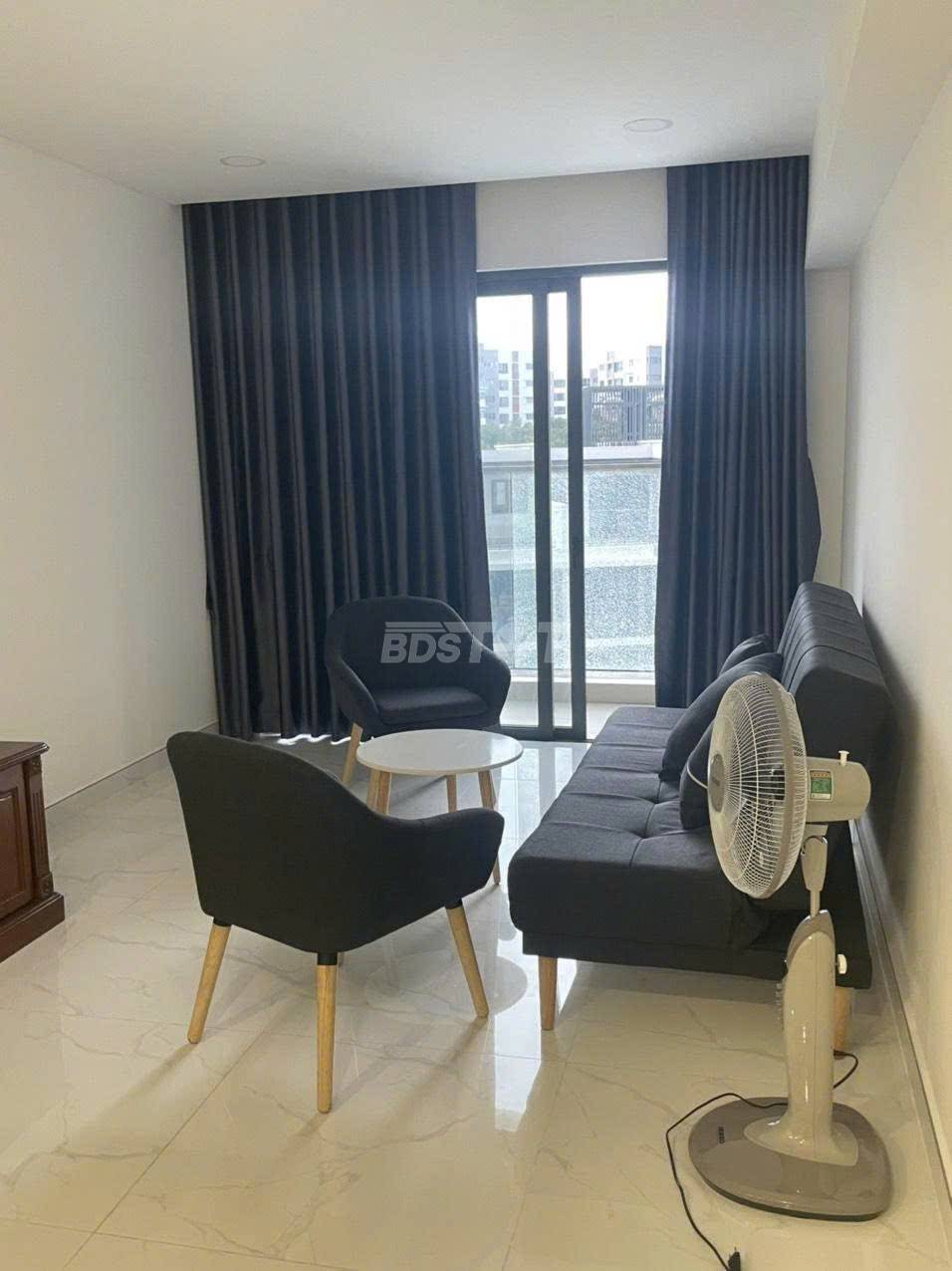 Phòng khách của căn hộ chung cư 2 phòng ngủ, 96m2, nội thất đầy đủ cho thuê tại Celadon City