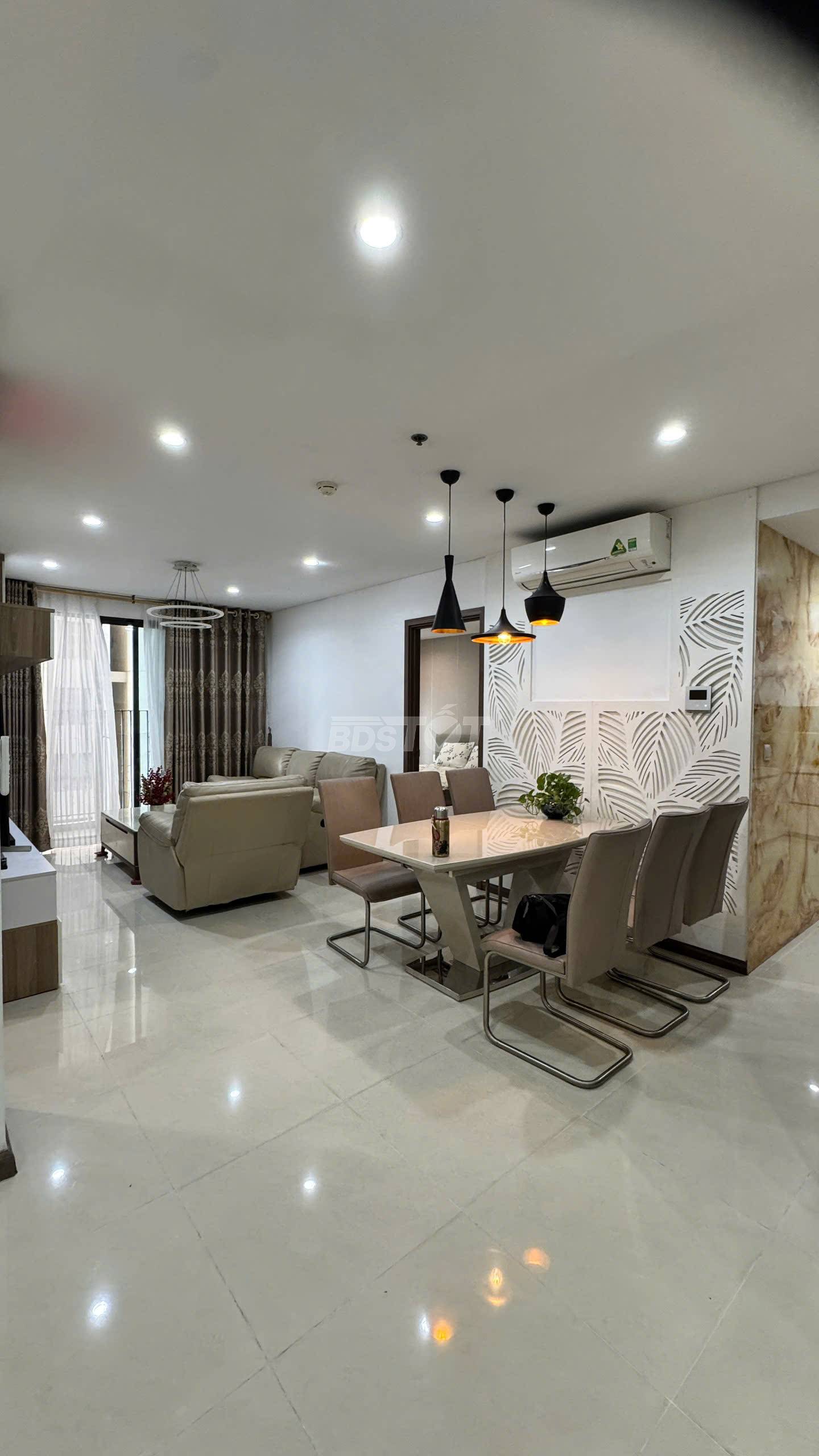 Phòng khách của căn hộ chung cư 3 phòng ngủ, 107m2, nội thất đầy đủ cho thuê tại Hà Đô Centrosa Garden