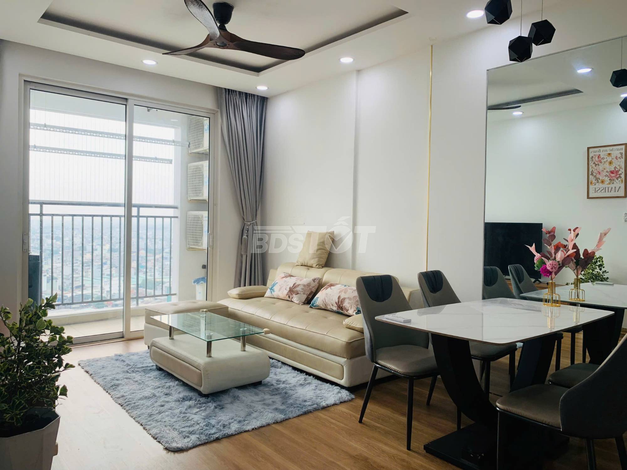 Phòng khách của căn hộ chung cư 3 phòng ngủ, 84m2, bán tại Richstar Residence