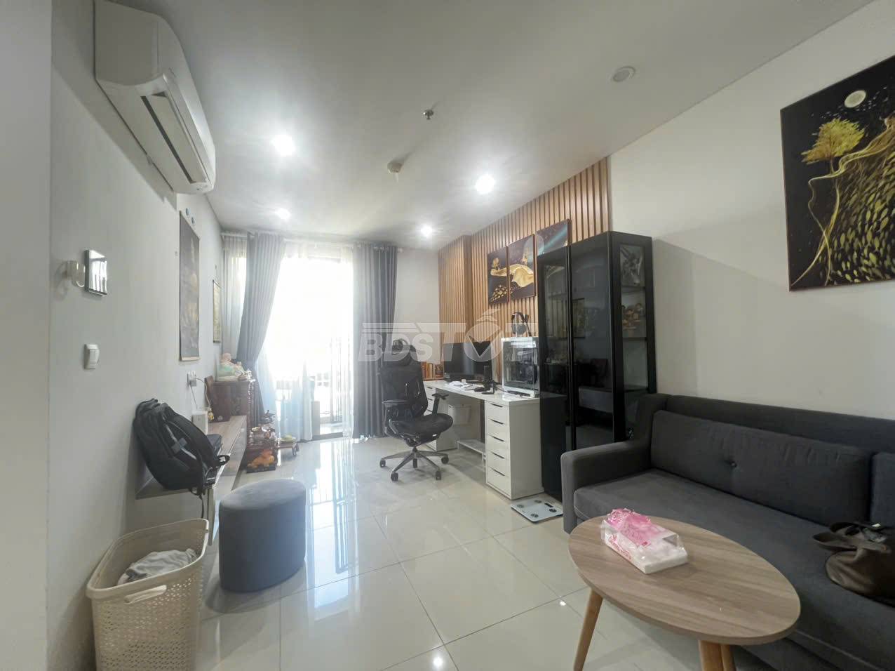 Phòng khách có ban công của căn hộ chung cư tại Chung cư cao tầng, Hà Đô Centrosa Garden