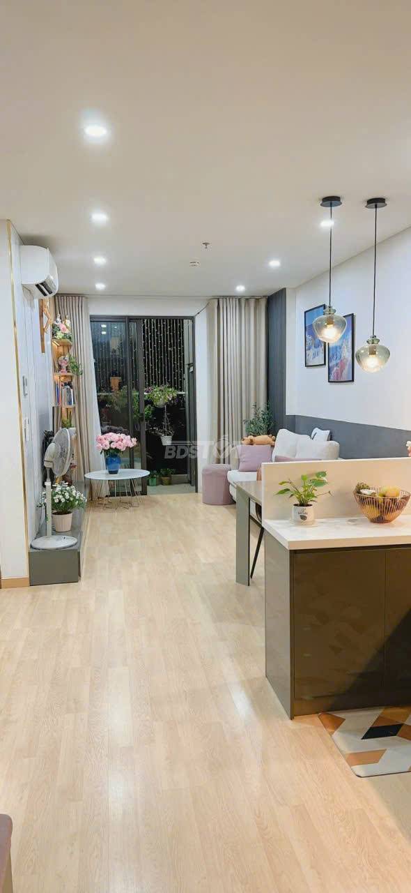 Phòng khách của căn hộ chung cư tại Emerald Precinct, Celadon City