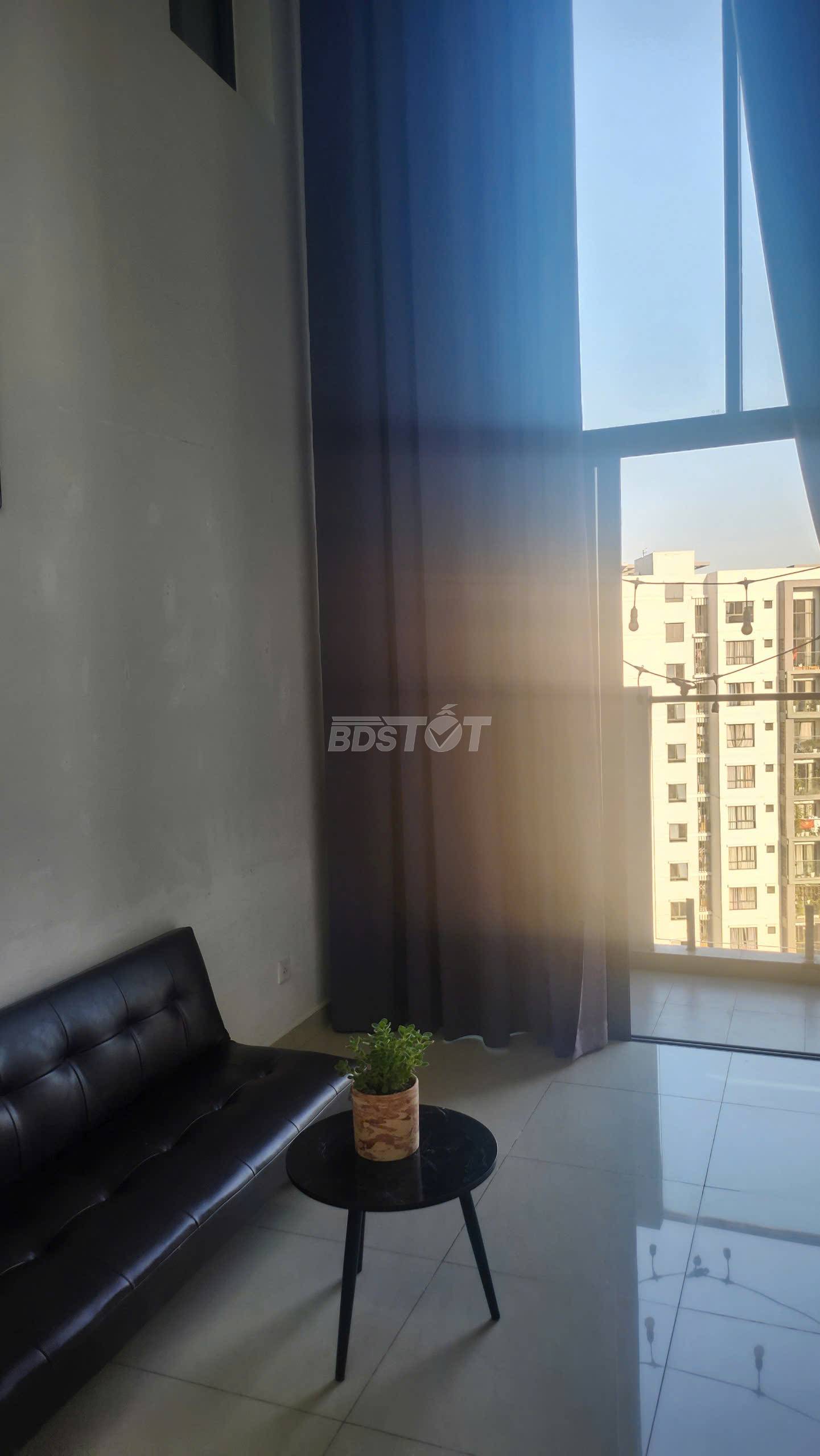 Phòng khách của căn hộ chung cư tại Emerald Precinct, Celadon City