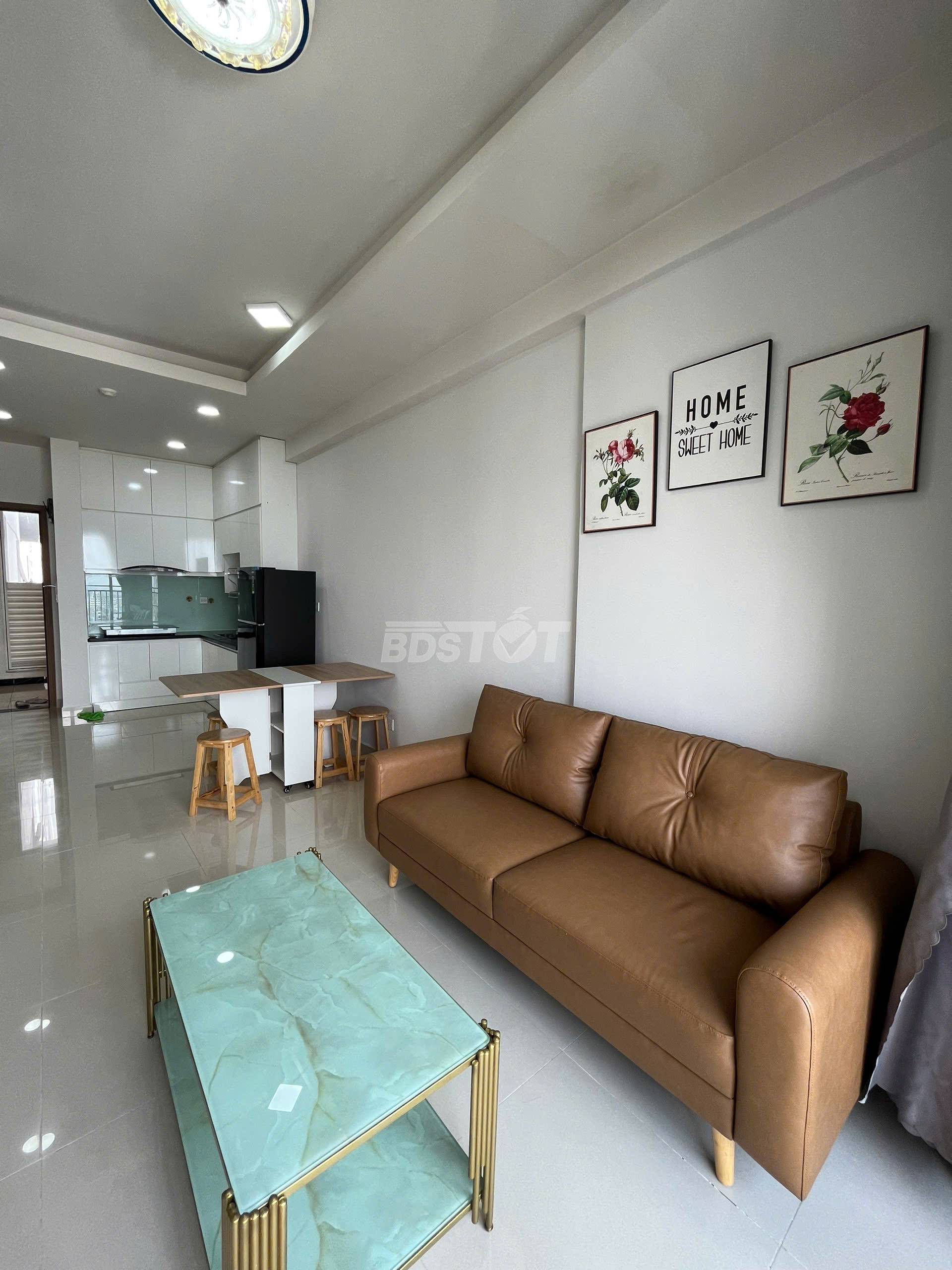 Phòng khách của căn hộ chung cư 2 phòng ngủ, 63m2, bán tại Richstar Residence
