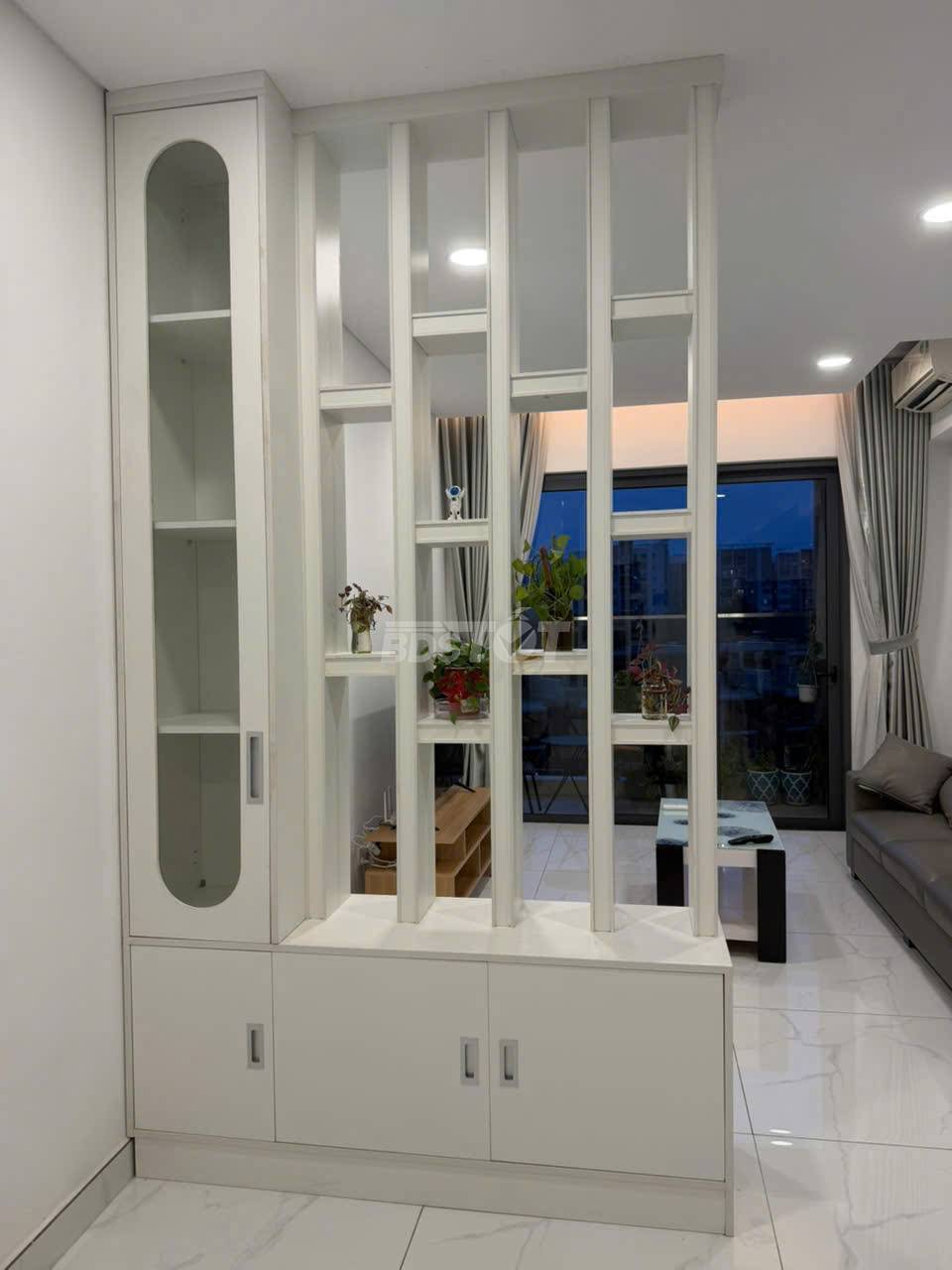 Phòng khách của căn hộ chung cư 2 phòng ngủ, 98m2, nội thất đầy đủ cho thuê tại Celadon City
