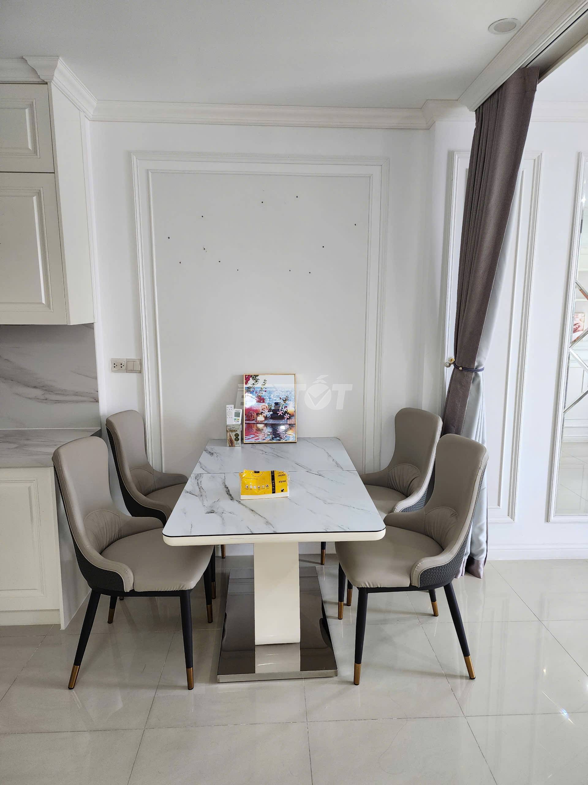 Phòng khách của căn hộ chung cư 3 phòng ngủ, 107m2, nội thất đầy đủ cho thuê tại Hà Đô Centrosa Garden