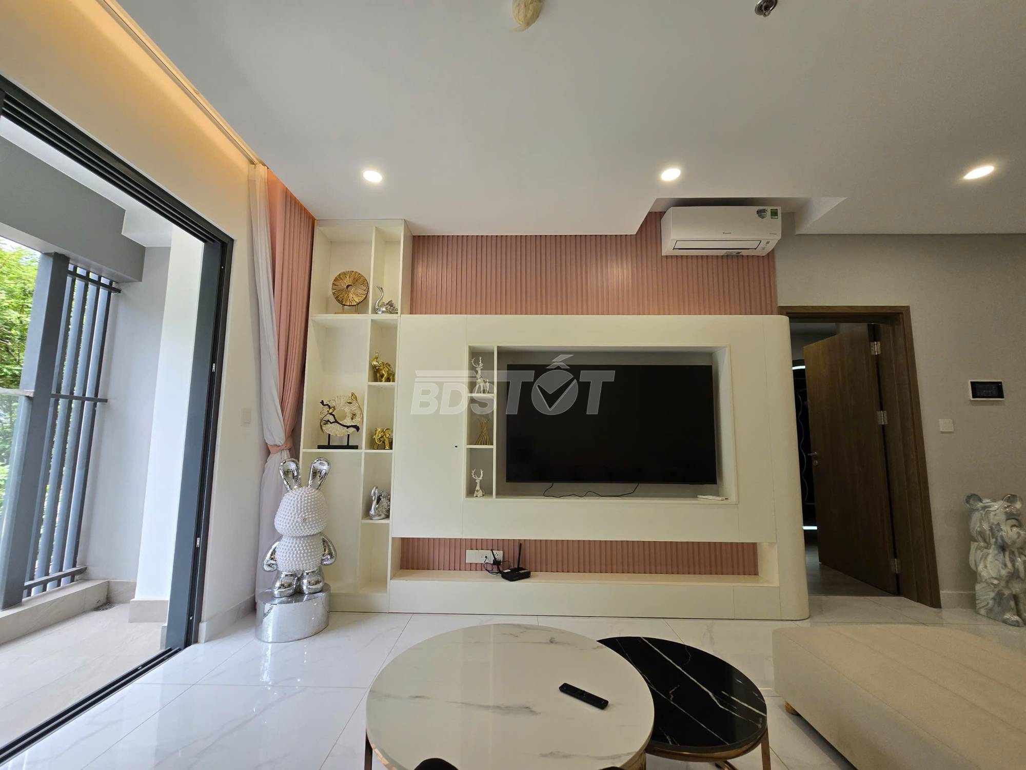 Phòng khách full nội thất của căn hộ chung cư tại Diamond Alnata, Celadon City