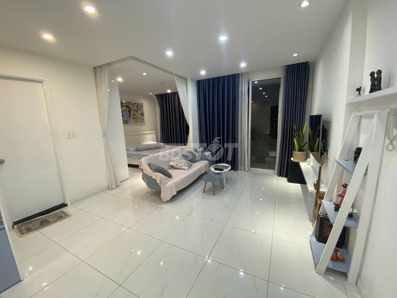 Phòng khách của căn hộ chung cư 1 phòng ngủ, 53m2, bán tại Richstar Residence
