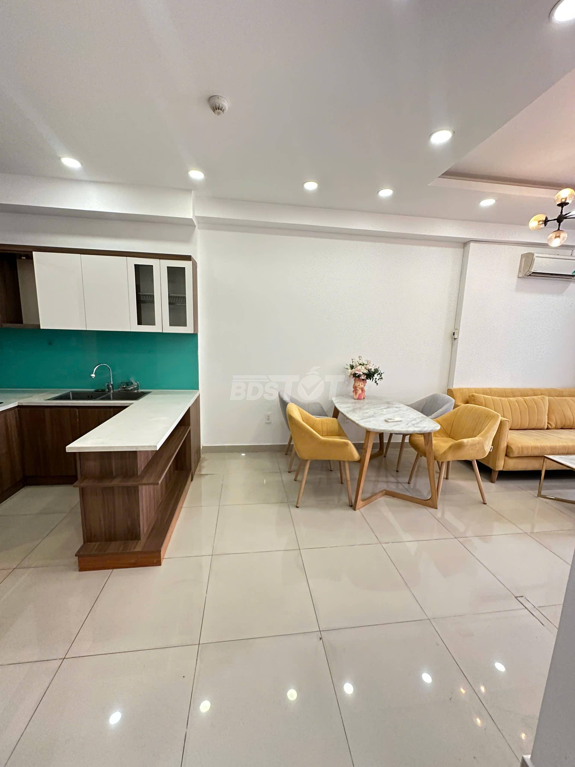 Phòng khách của căn hộ chung cư 2 phòng ngủ, 65m2, bán tại Richstar Residence