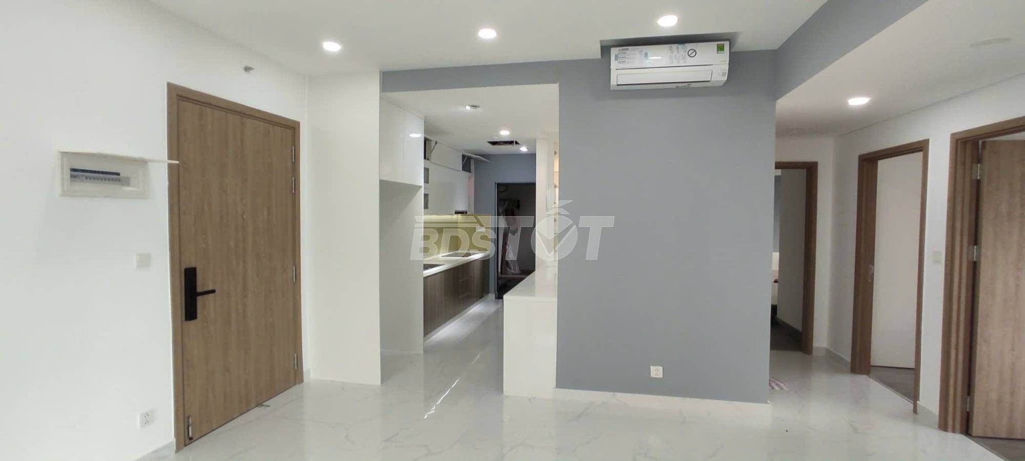 Phòng khách của căn hộ chung cư 3 phòng ngủ, 103m2, nội thất đầy đủ cho thuê tại Celadon City