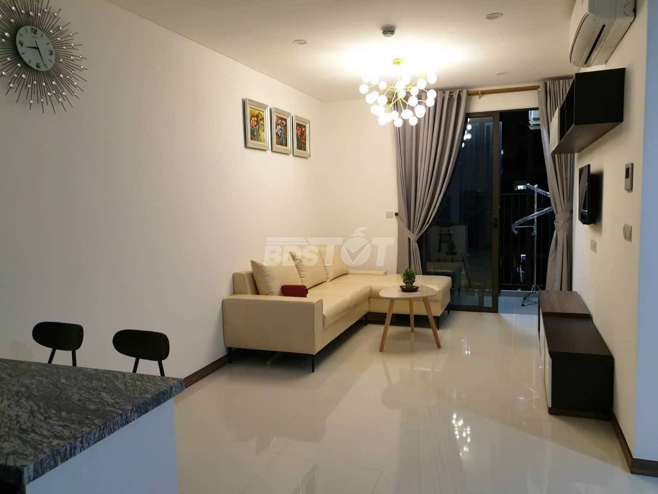 Phòng khách của căn hộ chung cư tại Ruby Precinct, Celadon City