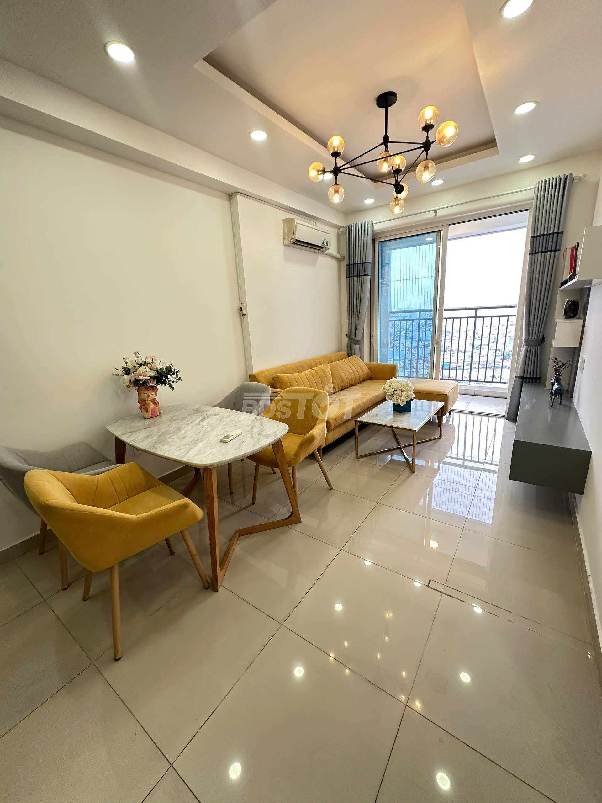 Phòng khách của căn hộ chung cư 2 phòng ngủ, 65m2, bán tại Richstar Residence