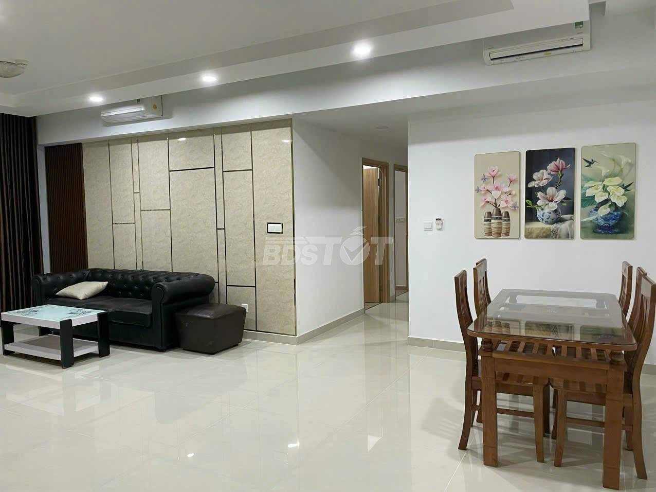 Phòng khách của căn hộ chung cư 3 phòng ngủ, 104m2, cho thuê tại Celadon City
