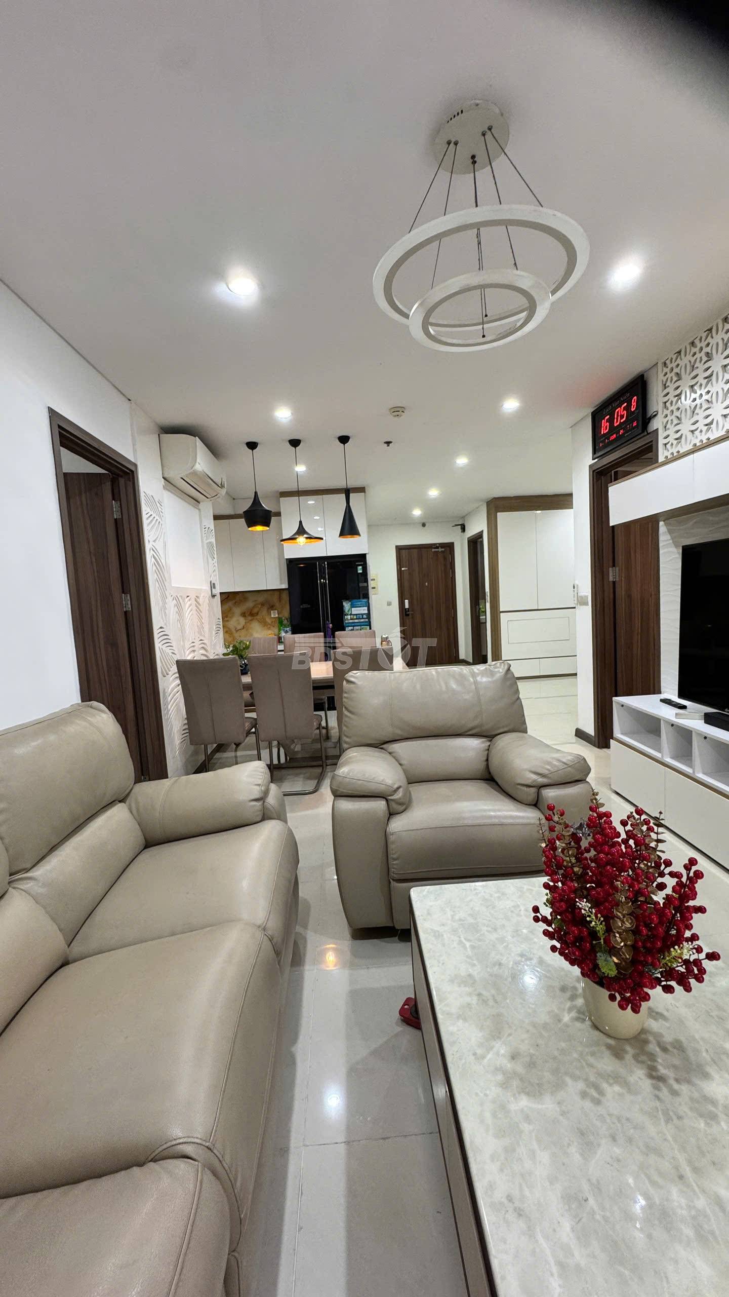 Phòng khách của căn hộ chung cư 3 phòng ngủ, 107m2, nội thất đầy đủ cho thuê tại Hà Đô Centrosa Garden