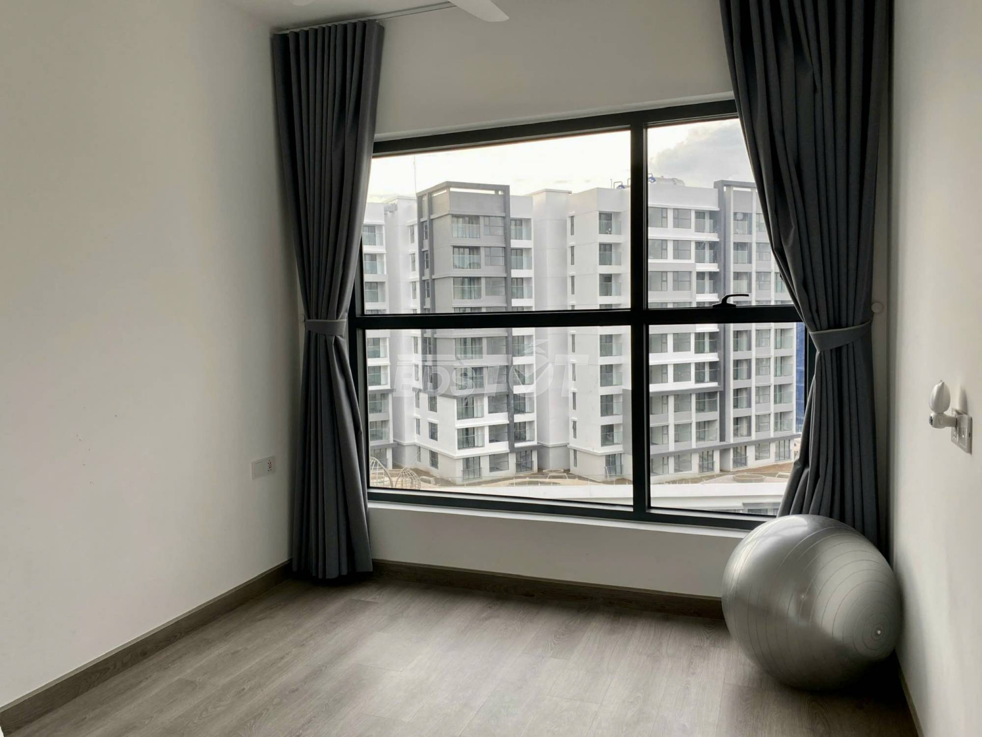 Phòng ngủ của căn hộ chung cư 2 phòng ngủ, 85m2, nội thất đầy đủ cho thuê tại Celadon City