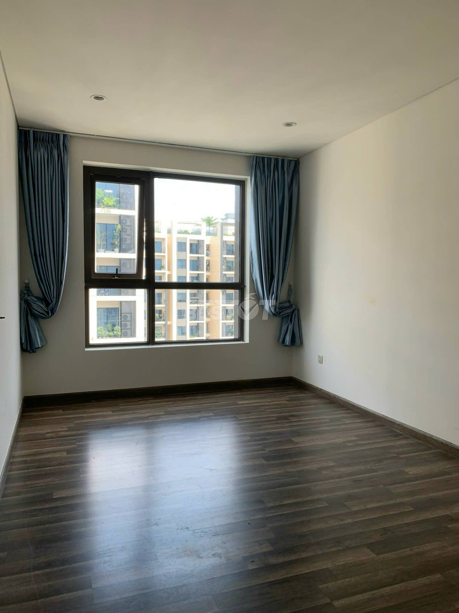 Phòng ngủ của căn hộ chung cư 2 phòng ngủ, 86m2, nội thất cơ bản cho thuê tại Hà Đô Centrosa Garden