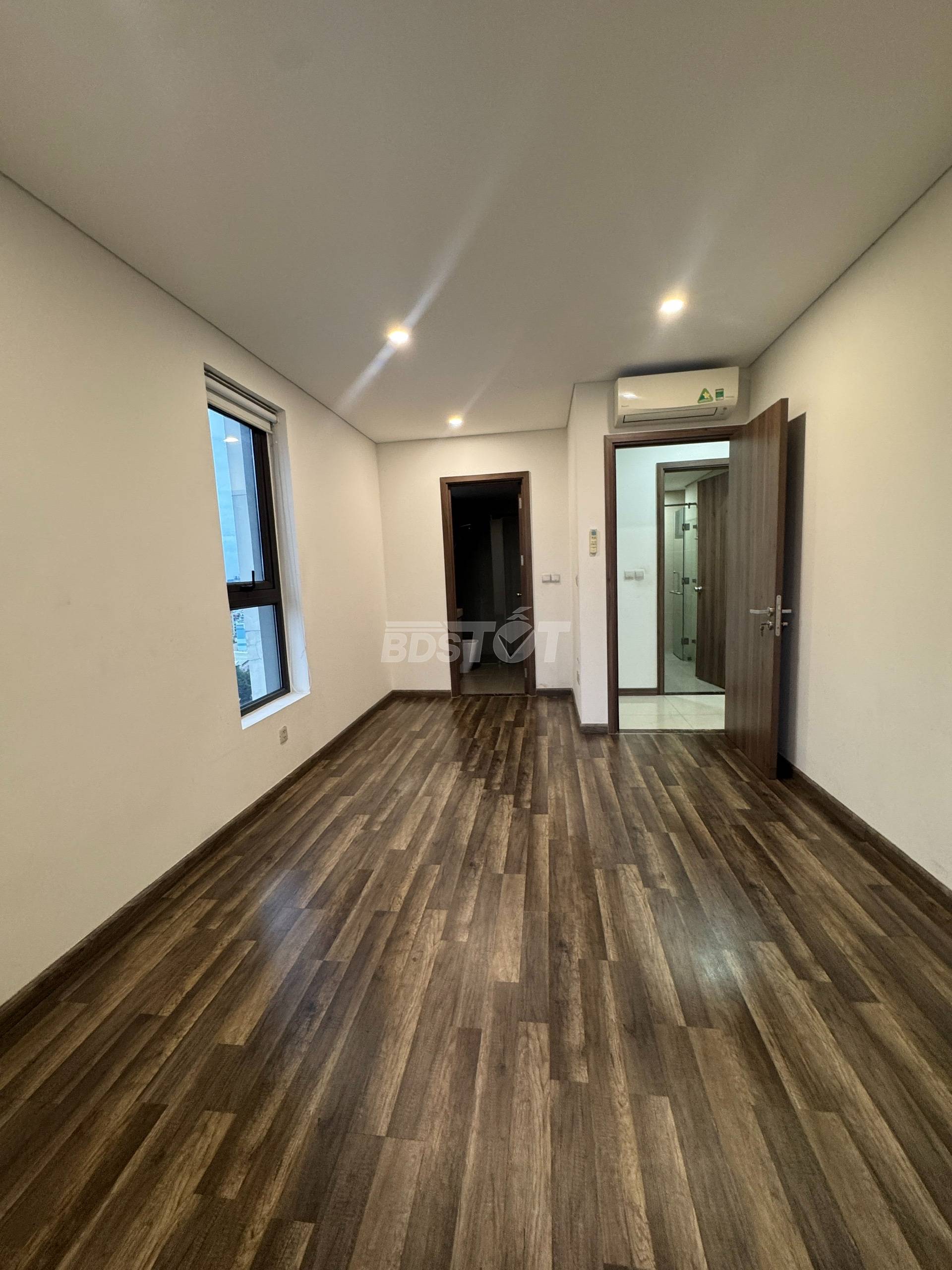 Phòng ngủ của căn hộ chung cư 2 phòng ngủ, 86m2, nội thất cơ bản cho thuê tại Hà Đô Centrosa Garden