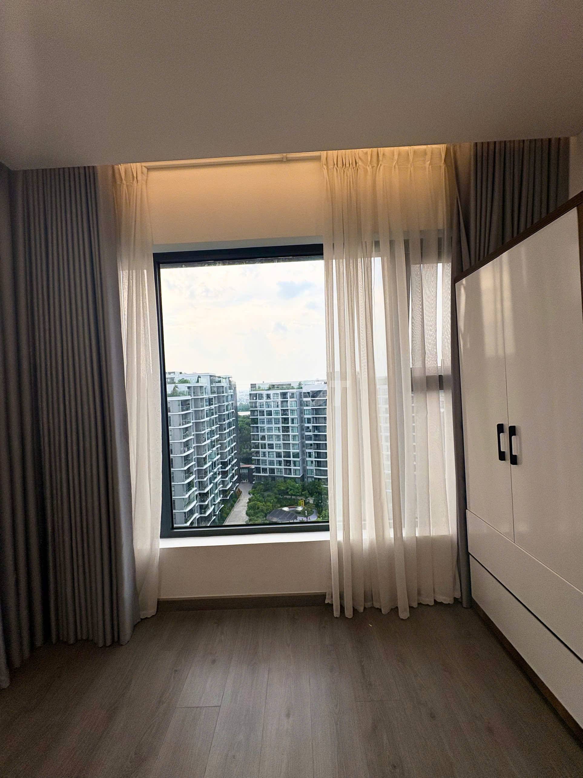Phòng ngủ của căn hộ chung cư 3 phòng ngủ, 118m2, nội thất đầy đủ cho thuê tại Celadon City