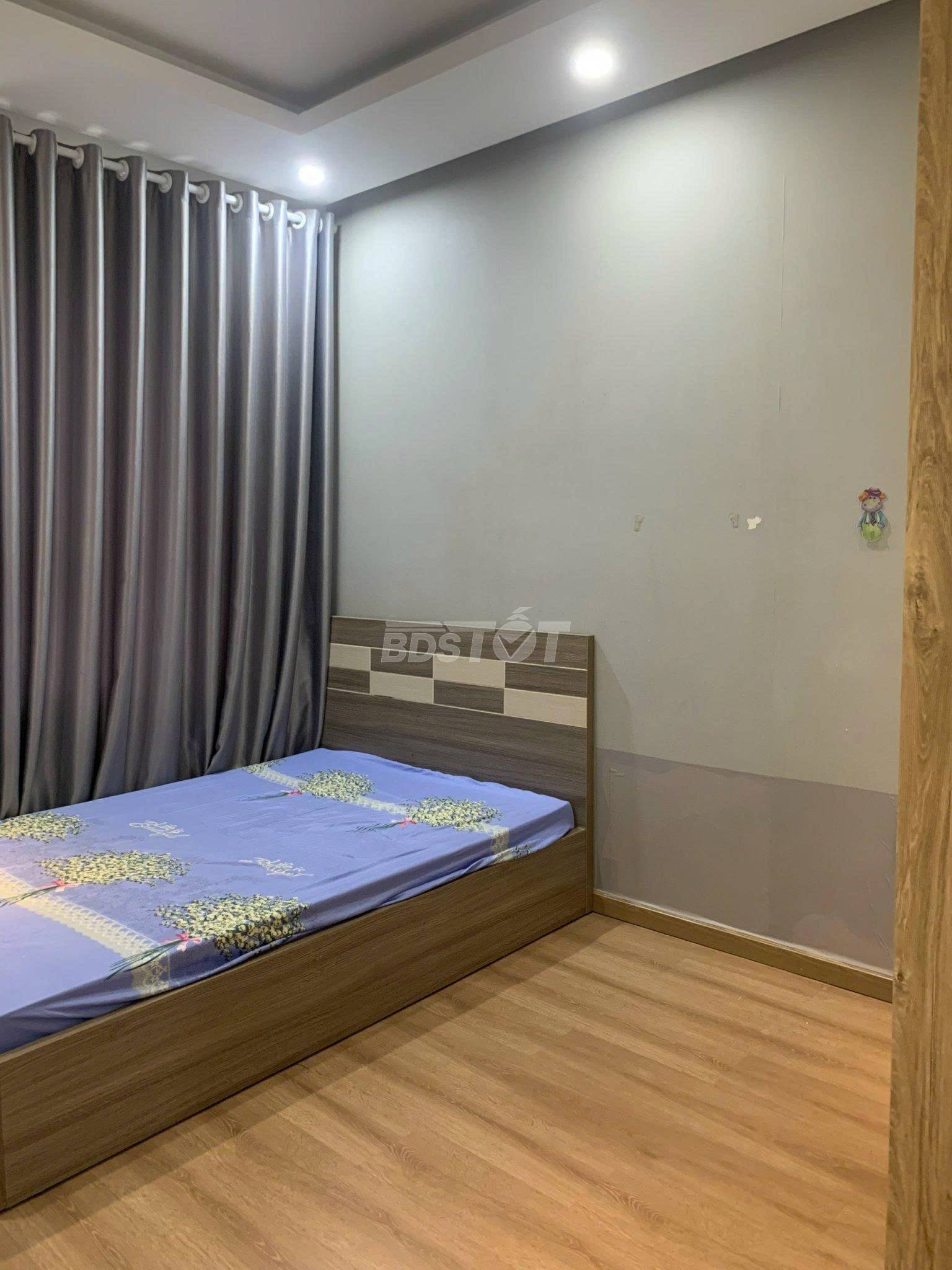 Phòng ngủ có cửa sổ của căn hộ chung cư tại Richstar 2, Richstar Residence