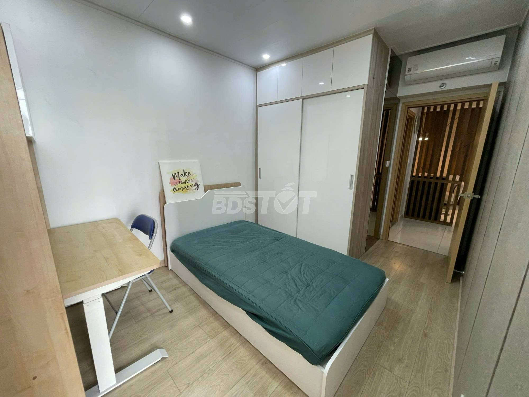 Phòng ngủ của căn hộ chung cư tại Emerald Precinct, Celadon City