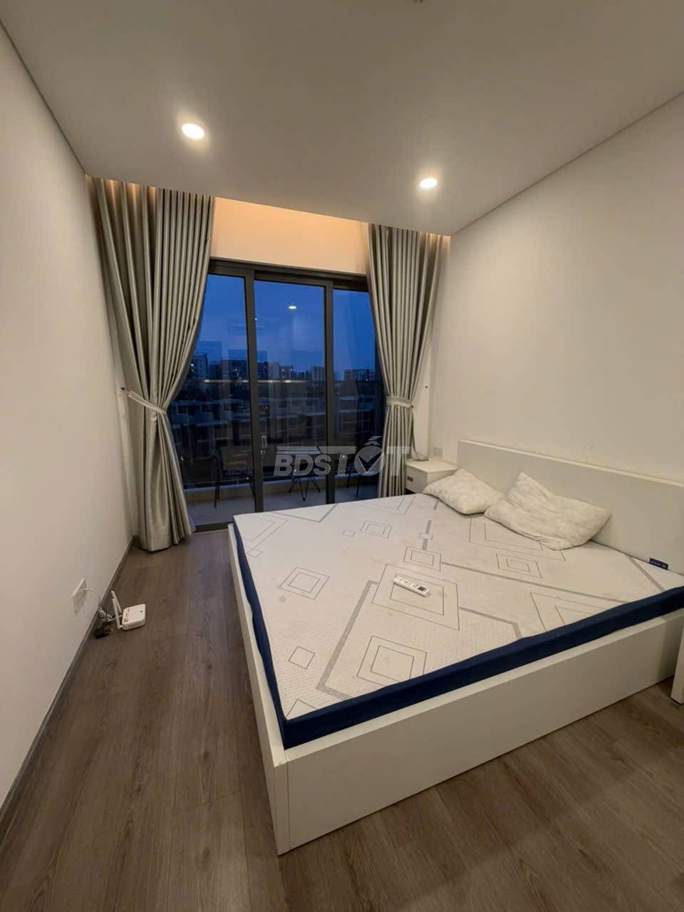 Phòng ngủ của căn hộ chung cư 2 phòng ngủ, 98m2, nội thất đầy đủ cho thuê tại Celadon City