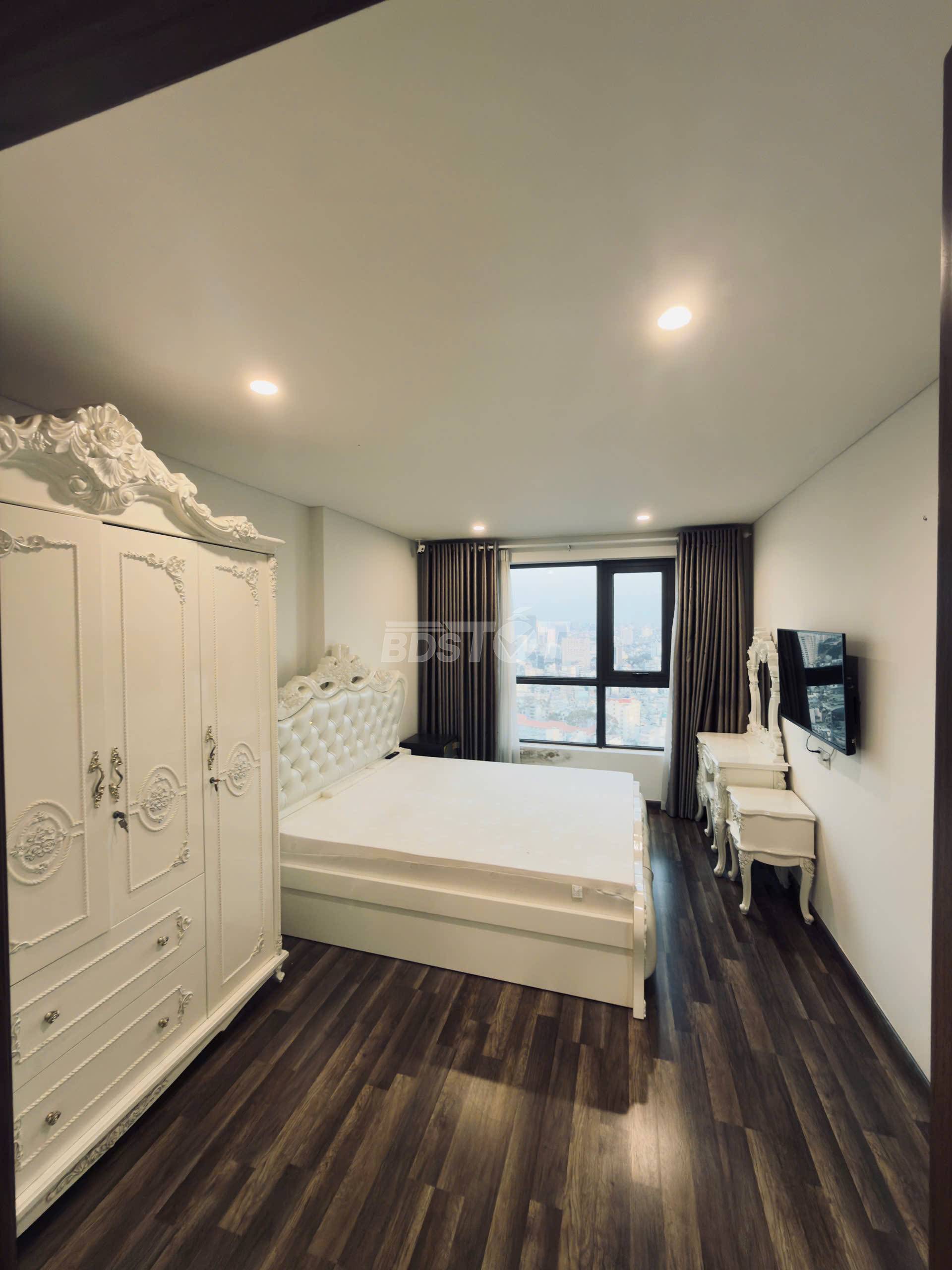 Phòng ngủ master của căn hộ chung cư 2 phòng ngủ, 107m2, nội thất đầy đủ cho thuê tại Hà Đô Centrosa Garden