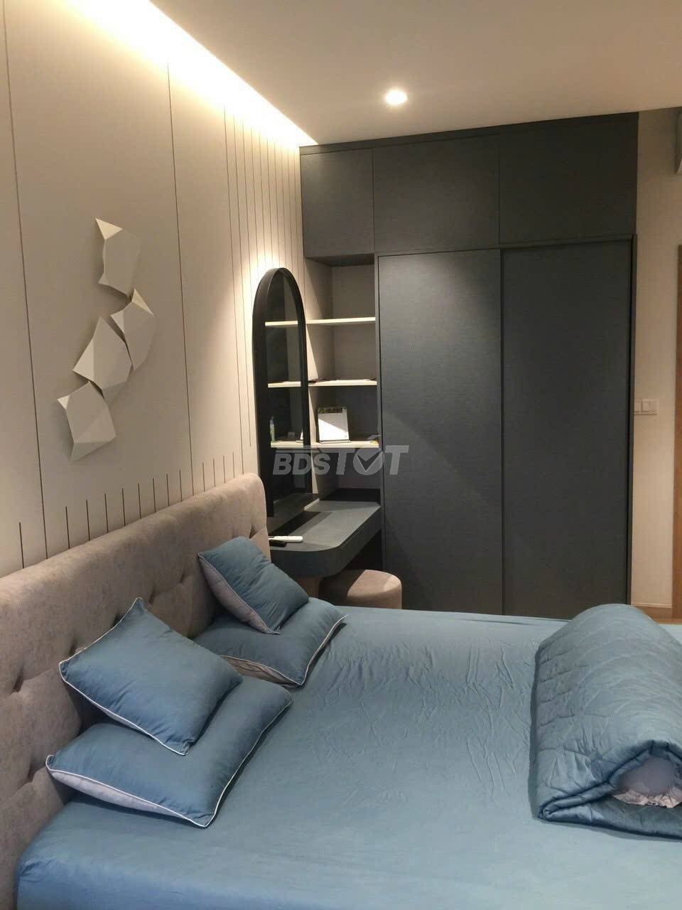 Phòng ngủ master của căn hộ chung cư bán tại Celadon City