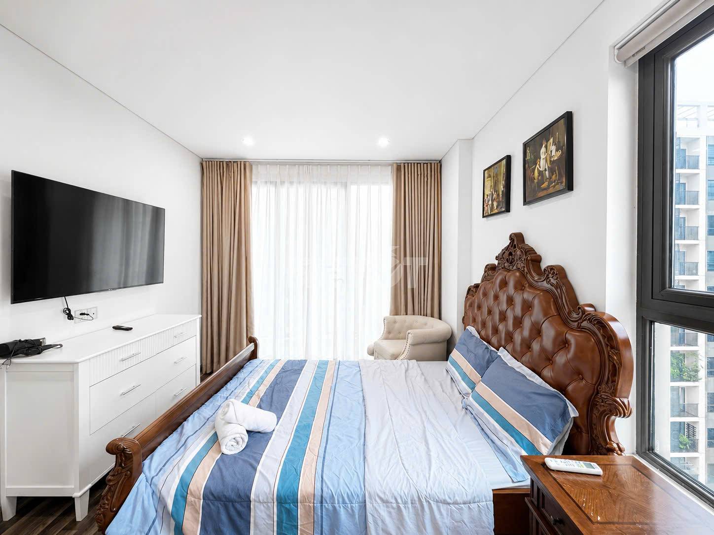 Phòng ngủ master của căn hộ chung cư 3 phòng ngủ, 107m2, nội thất đầy đủ cho thuê tại Hà Đô Centrosa Garden