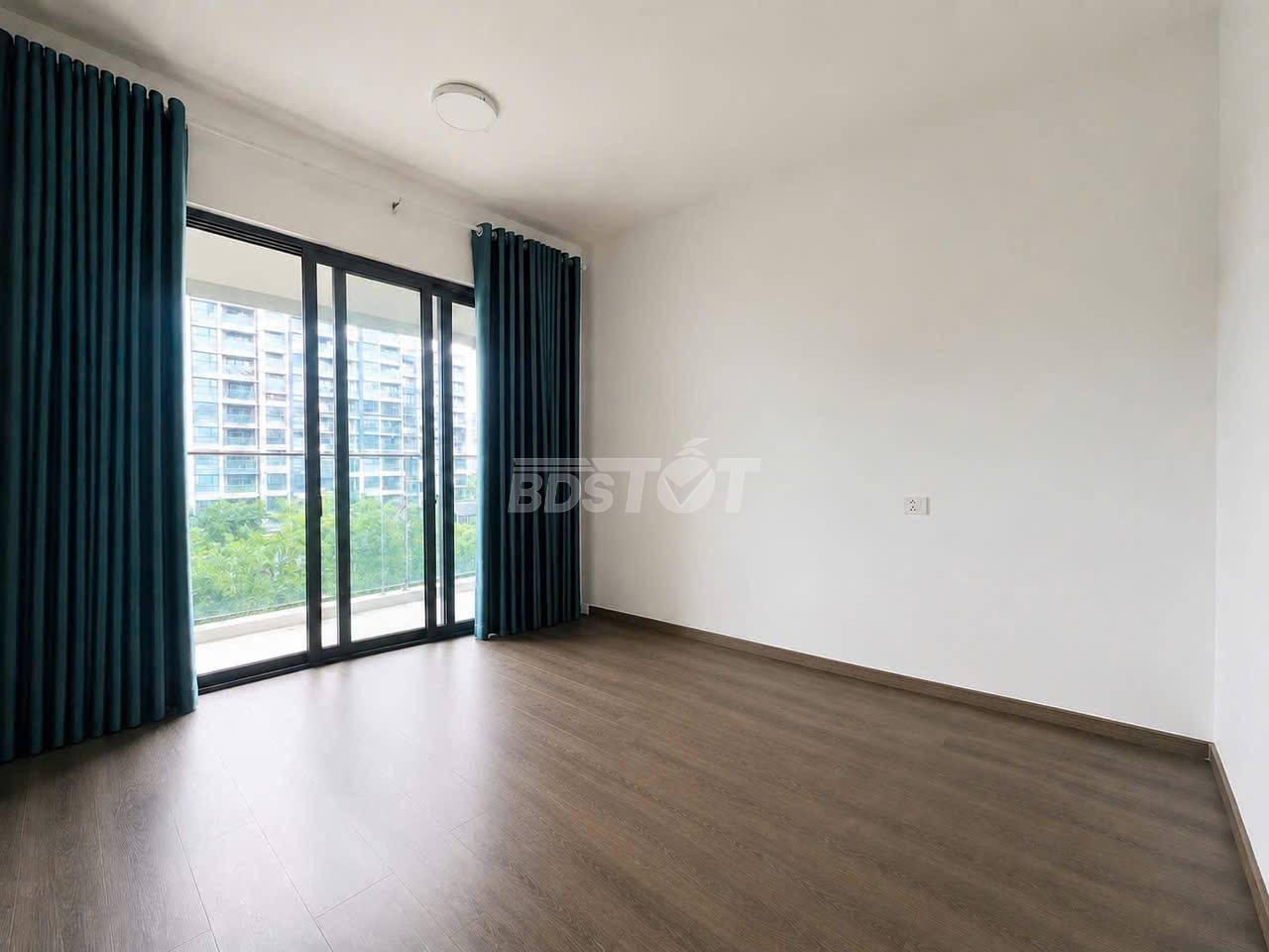 Phòng ngủ master của căn hộ chung cư 3 phòng ngủ, 108m2, nội thất cơ bản cho thuê tại Celadon City