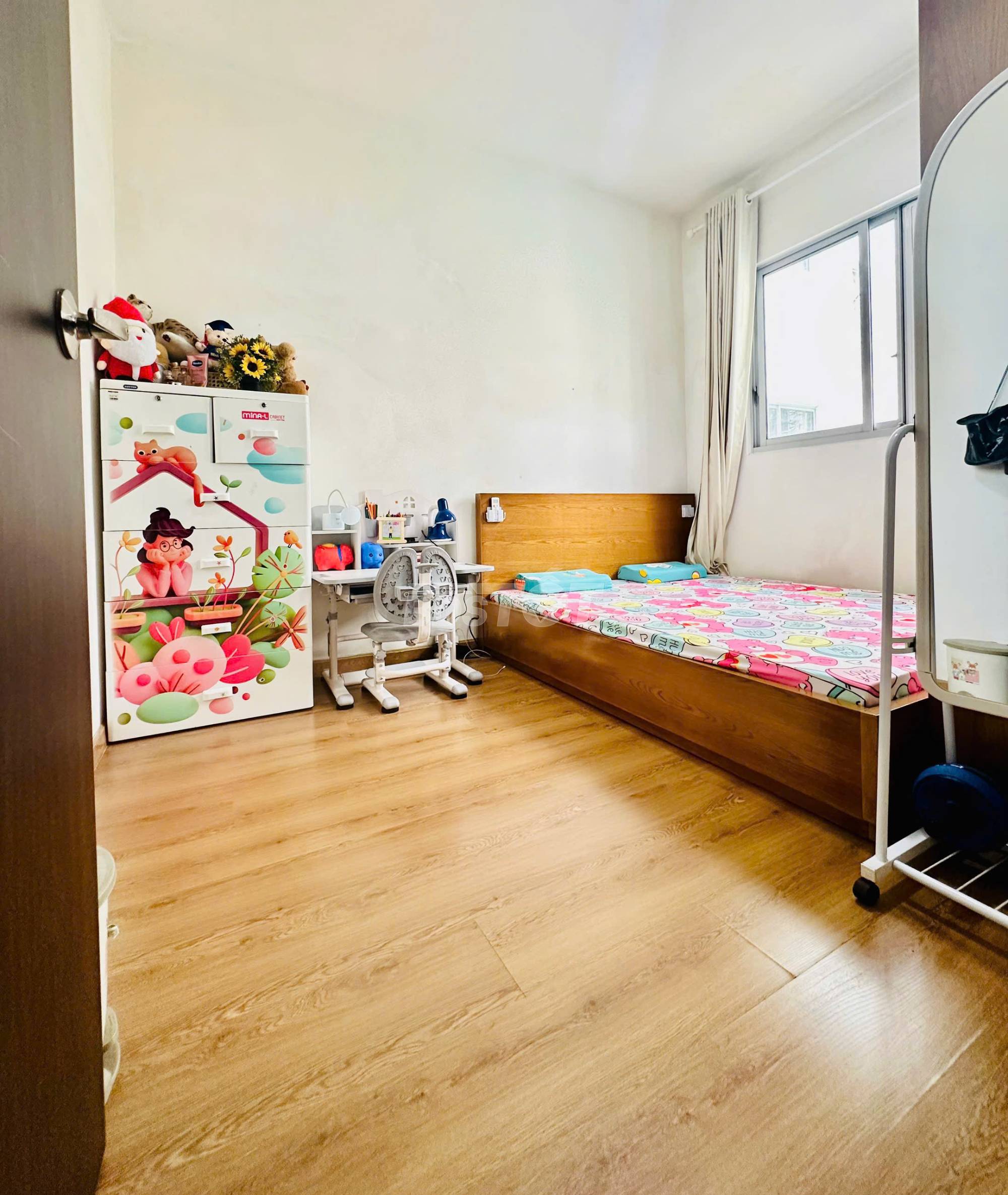 Phòng ngủ master căn hộ ruby celadon city 68m 2 phòng ngủ 2 toilet cần bán