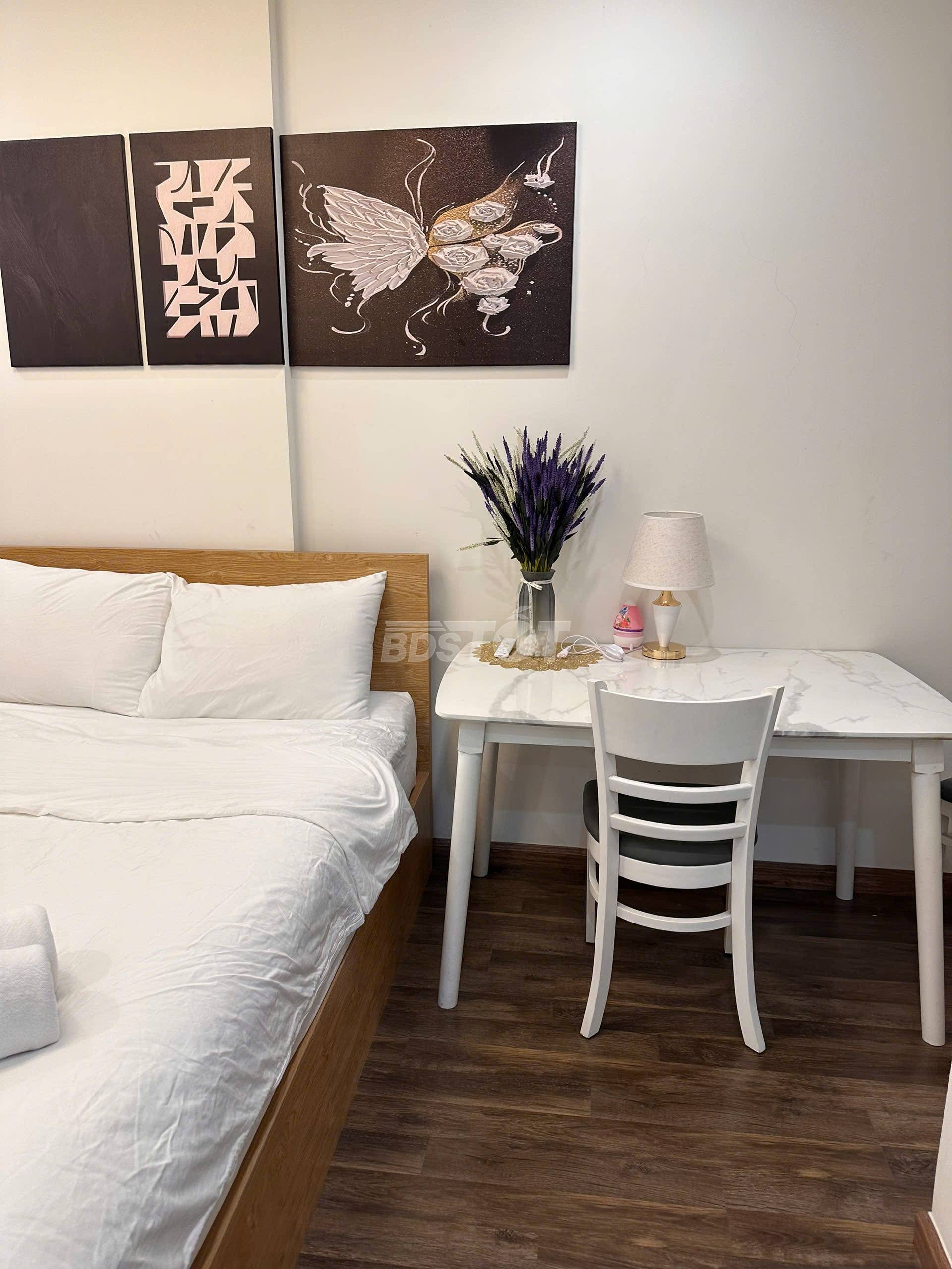 Phòng ngủ master của căn hộ chung cư 2 phòng ngủ, 86m2, nội thất đầy đủ cho thuê tại Hà Đô Centrosa Garden