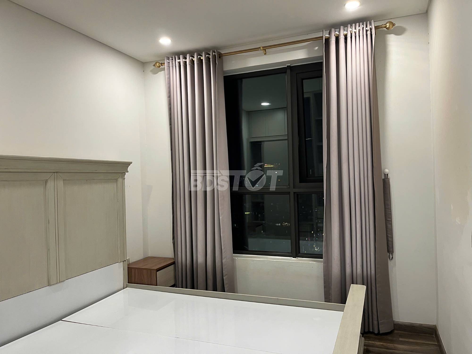 Phòng ngủ master của căn hộ chung cư 2 phòng ngủ, 86m2, nội thất đầy đủ cho thuê tại Hà Đô Centrosa Garden