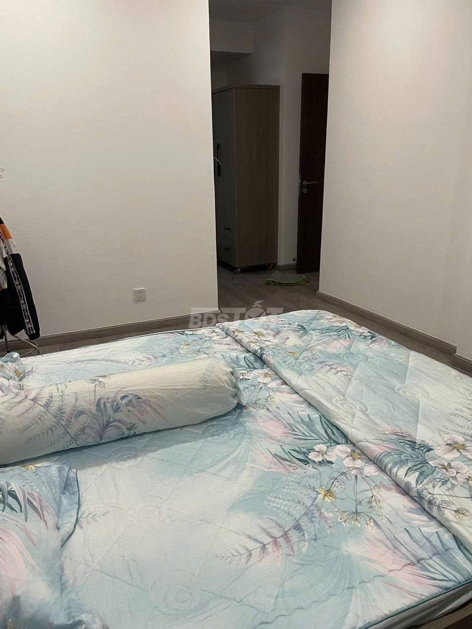 Phòng ngủ master của căn hộ chung cư 2 phòng ngủ, 96m2, nội thất đầy đủ cho thuê tại Celadon City