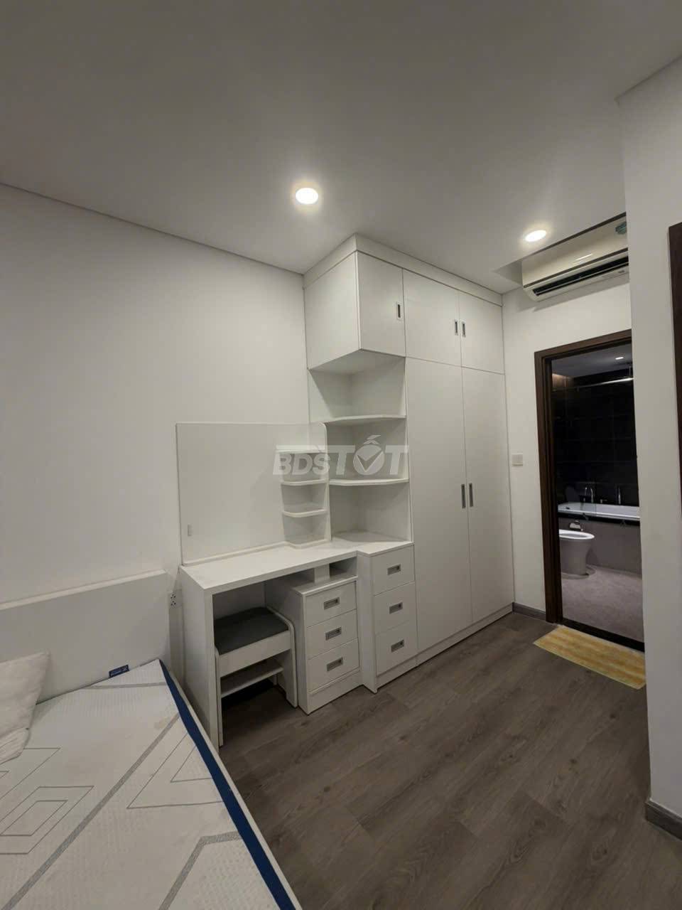 Phòng ngủ master của căn hộ chung cư 2 phòng ngủ, 98m2, nội thất đầy đủ cho thuê tại Celadon City